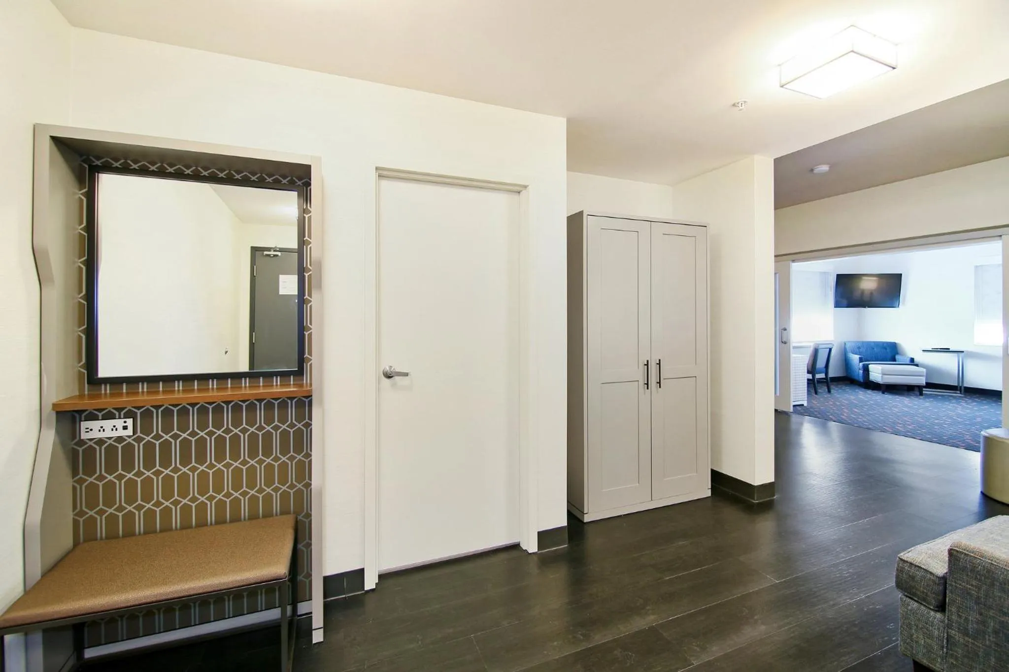 Photo of the whole room, Bed in Holiday Inn Hotel & Suites - Calgary Airport North by IHG