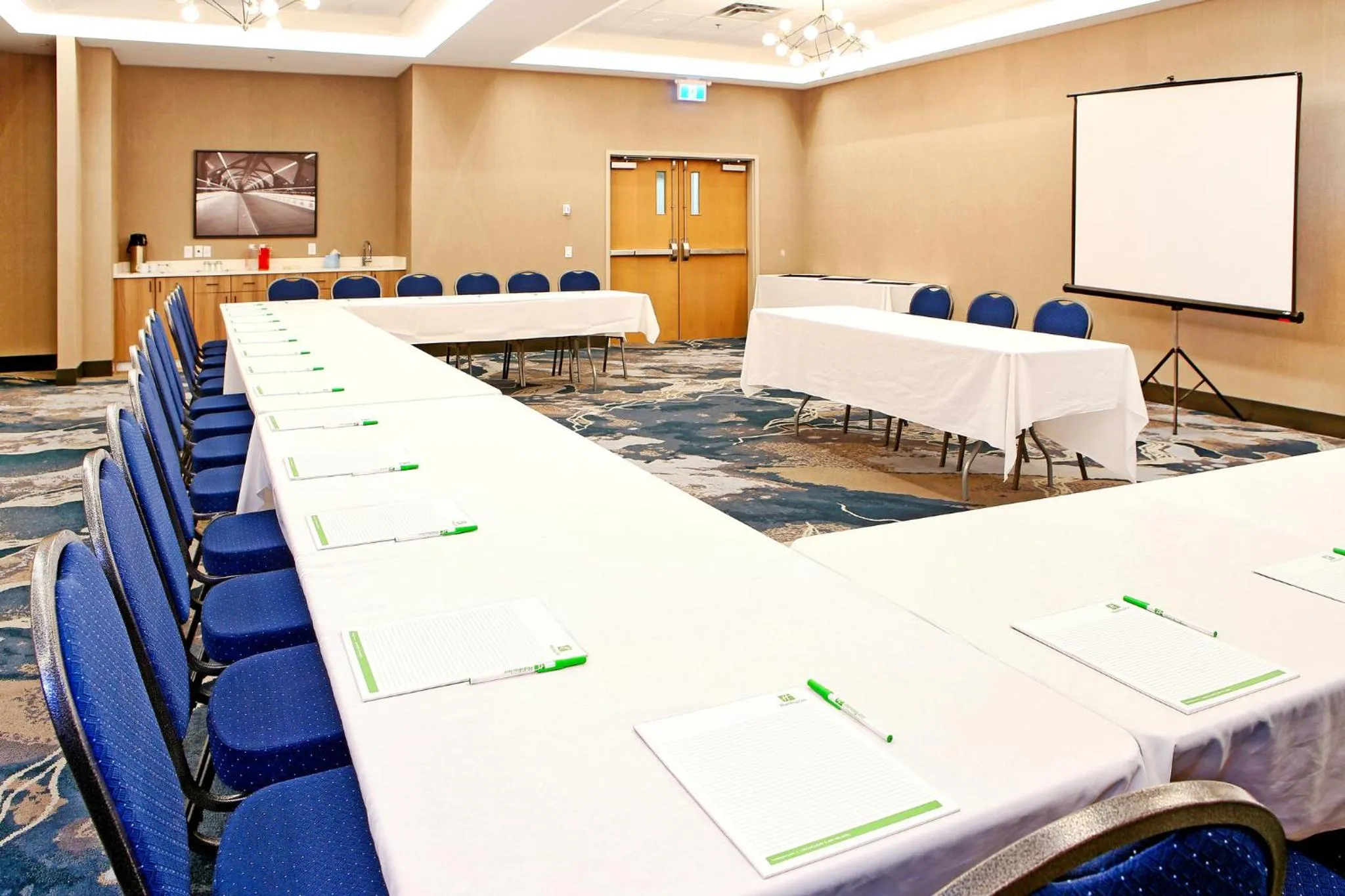 Meeting/conference room in Holiday Inn Hotel & Suites - Calgary Airport North by IHG