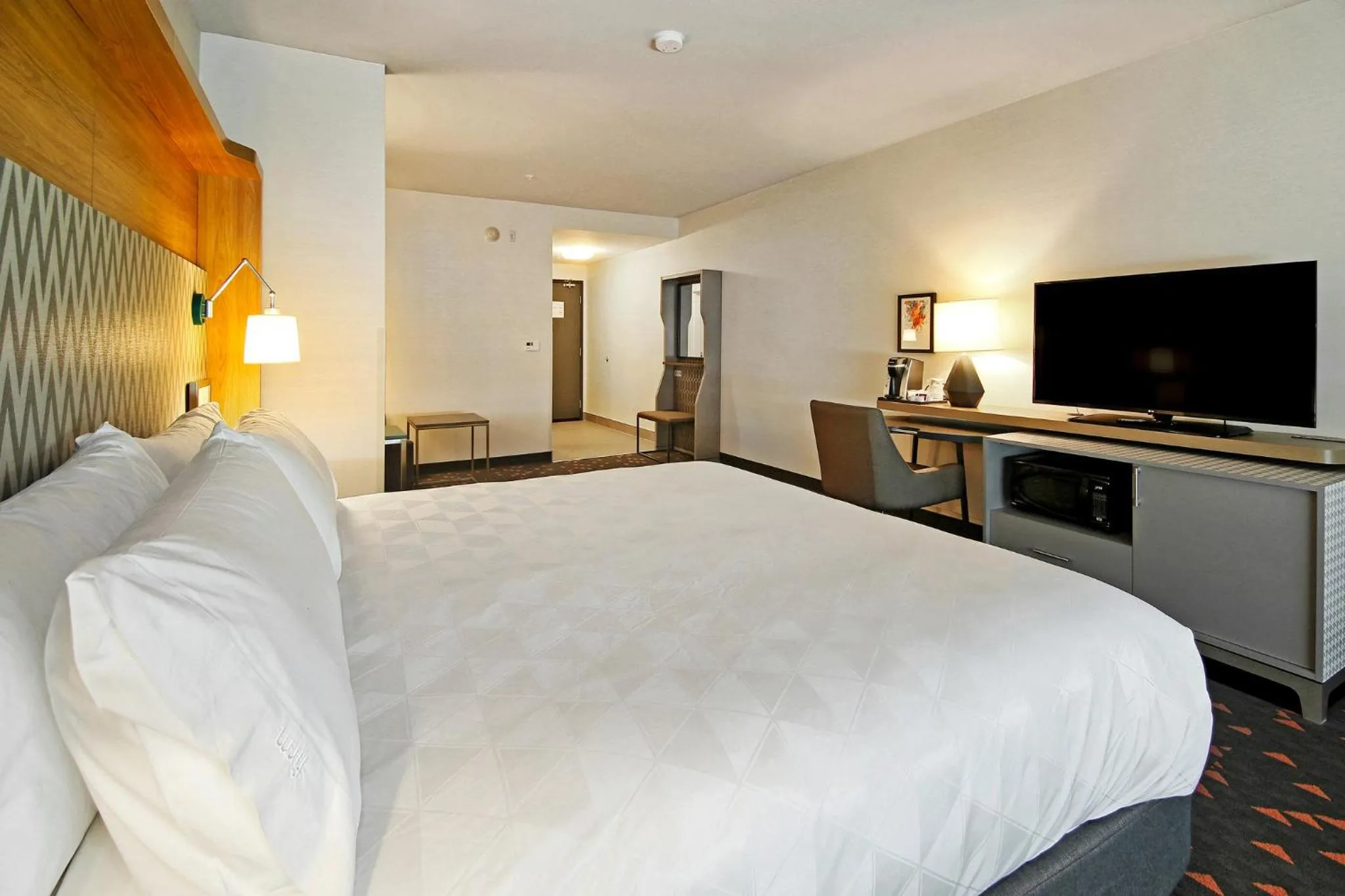 Photo of the whole room, Bed in Holiday Inn Hotel & Suites - Calgary Airport North by IHG