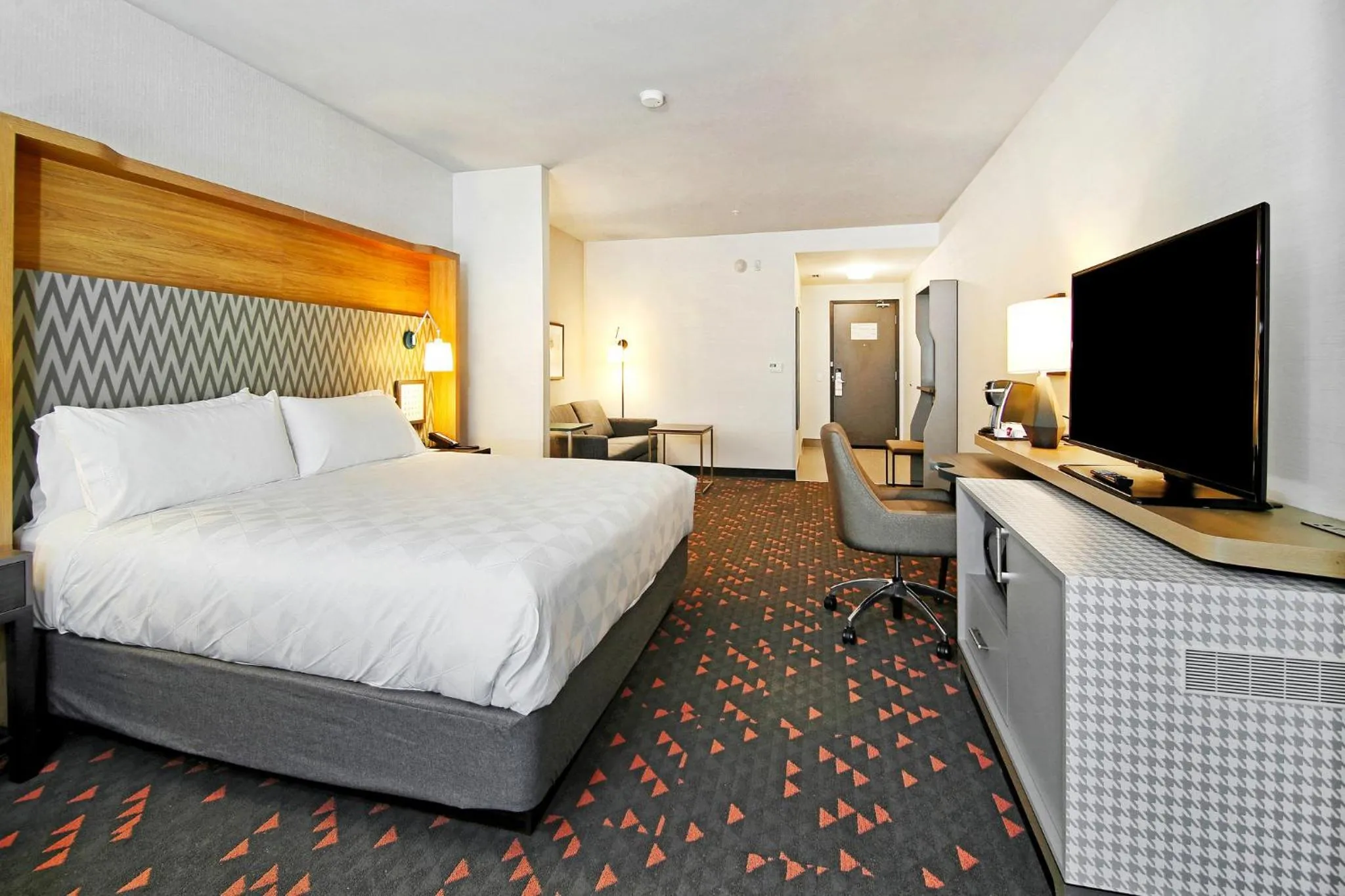 Photo of the whole room, Bed in Holiday Inn Hotel & Suites - Calgary Airport North by IHG