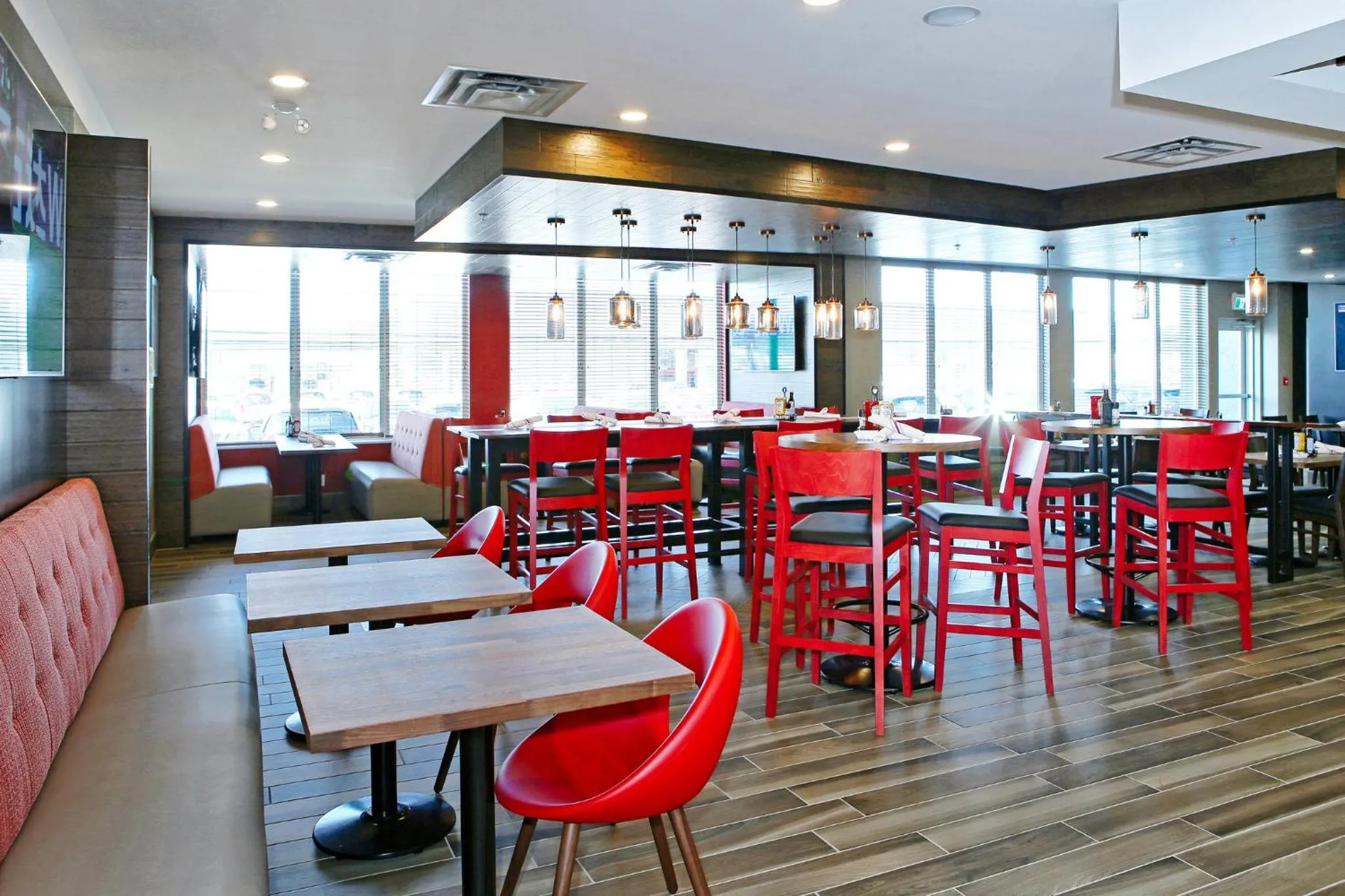 Restaurant/places to eat in Holiday Inn Hotel & Suites - Calgary Airport North by IHG