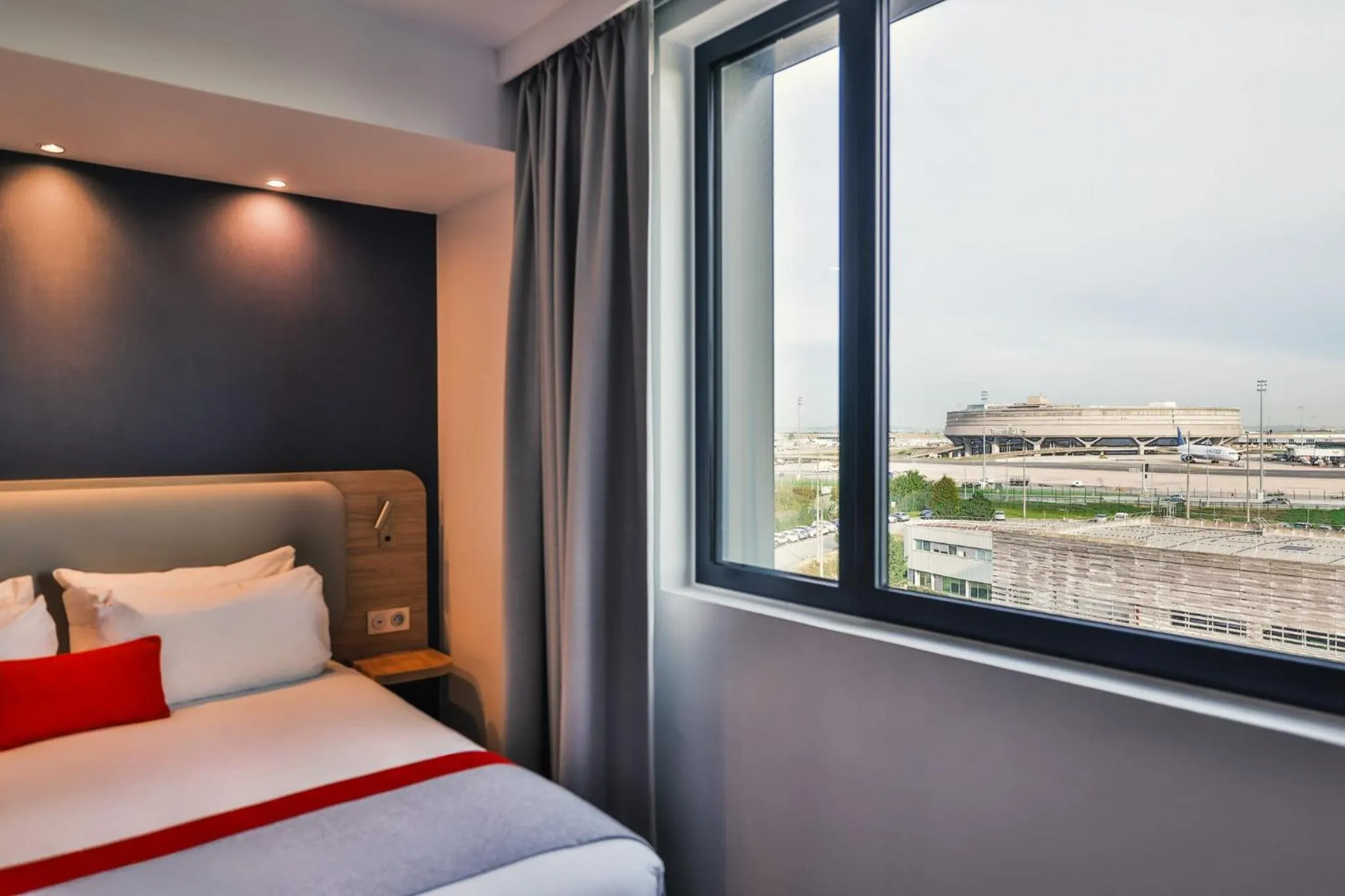 Photo of the whole room, Bed in Holiday Inn Express - Paris - CDG Airport by IHG