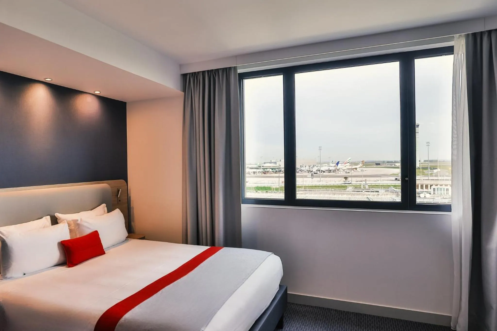 Photo of the whole room, Bed in Holiday Inn Express - Paris - CDG Airport by IHG