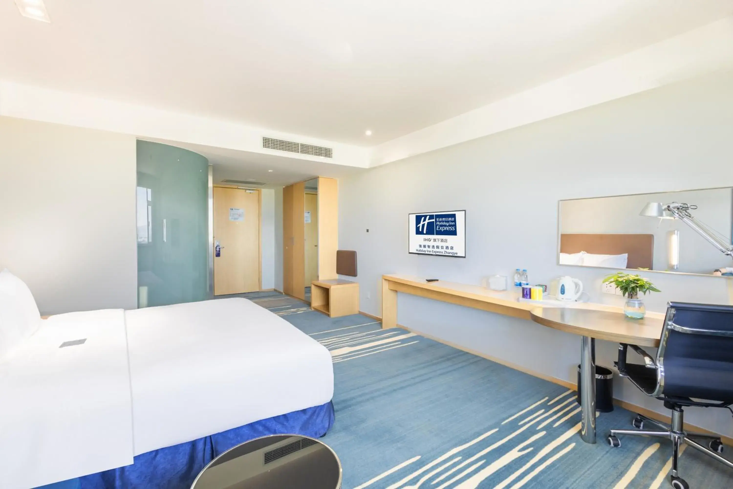 Bed in Holiday Inn Express Zhangye by IHG Bed in Holiday Inn Express Zhangye by IHG