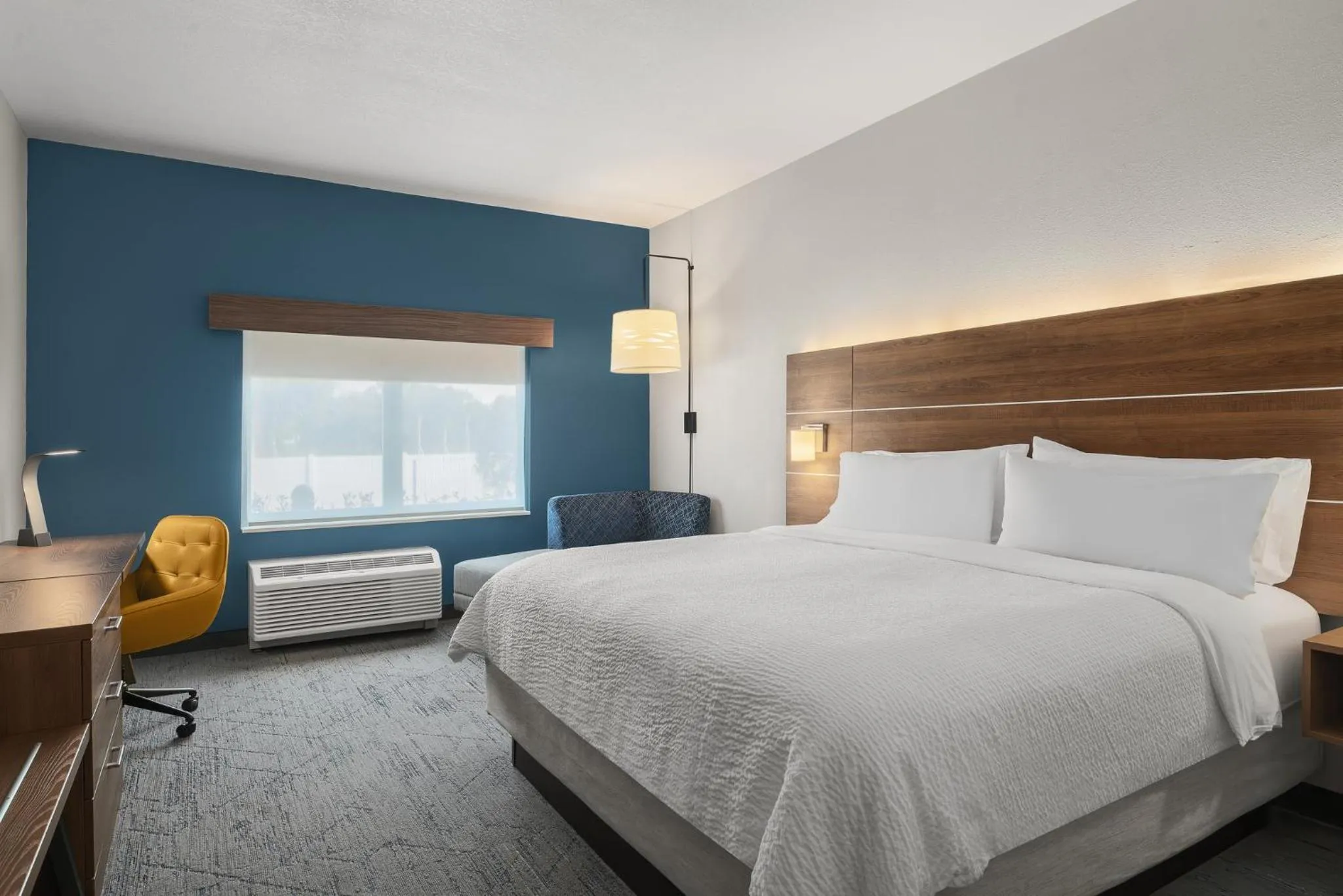 Photo of the whole room, Bed in Holiday Inn Express Melbourne West by IHG