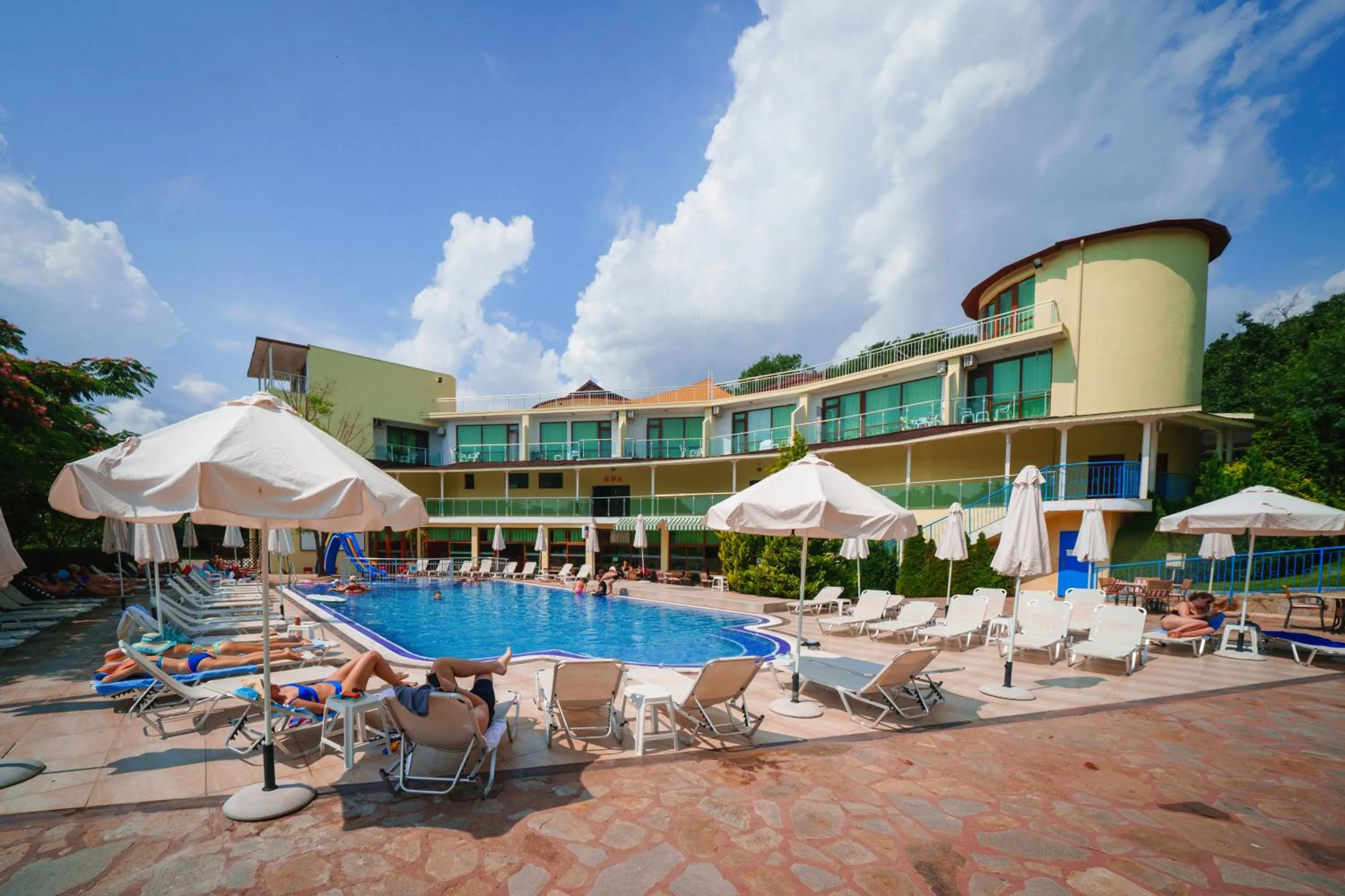 Swimming pool in Perla Sun Beach Hotel - All Inclusive