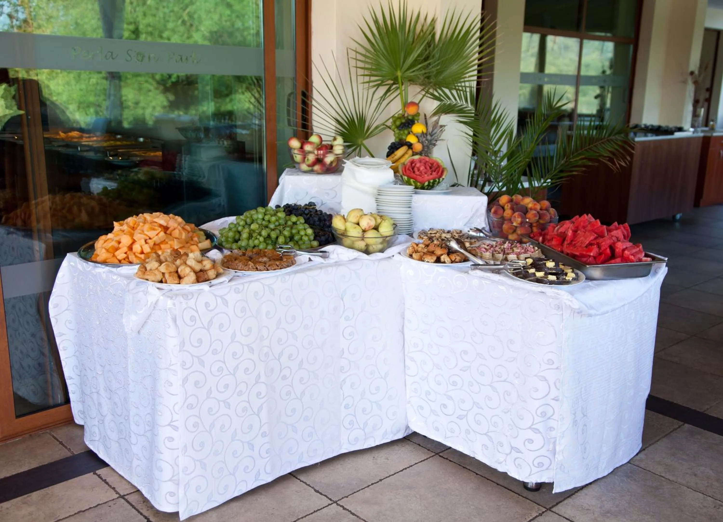 Restaurant/places to eat in Perla Sun Beach Hotel - All Inclusive