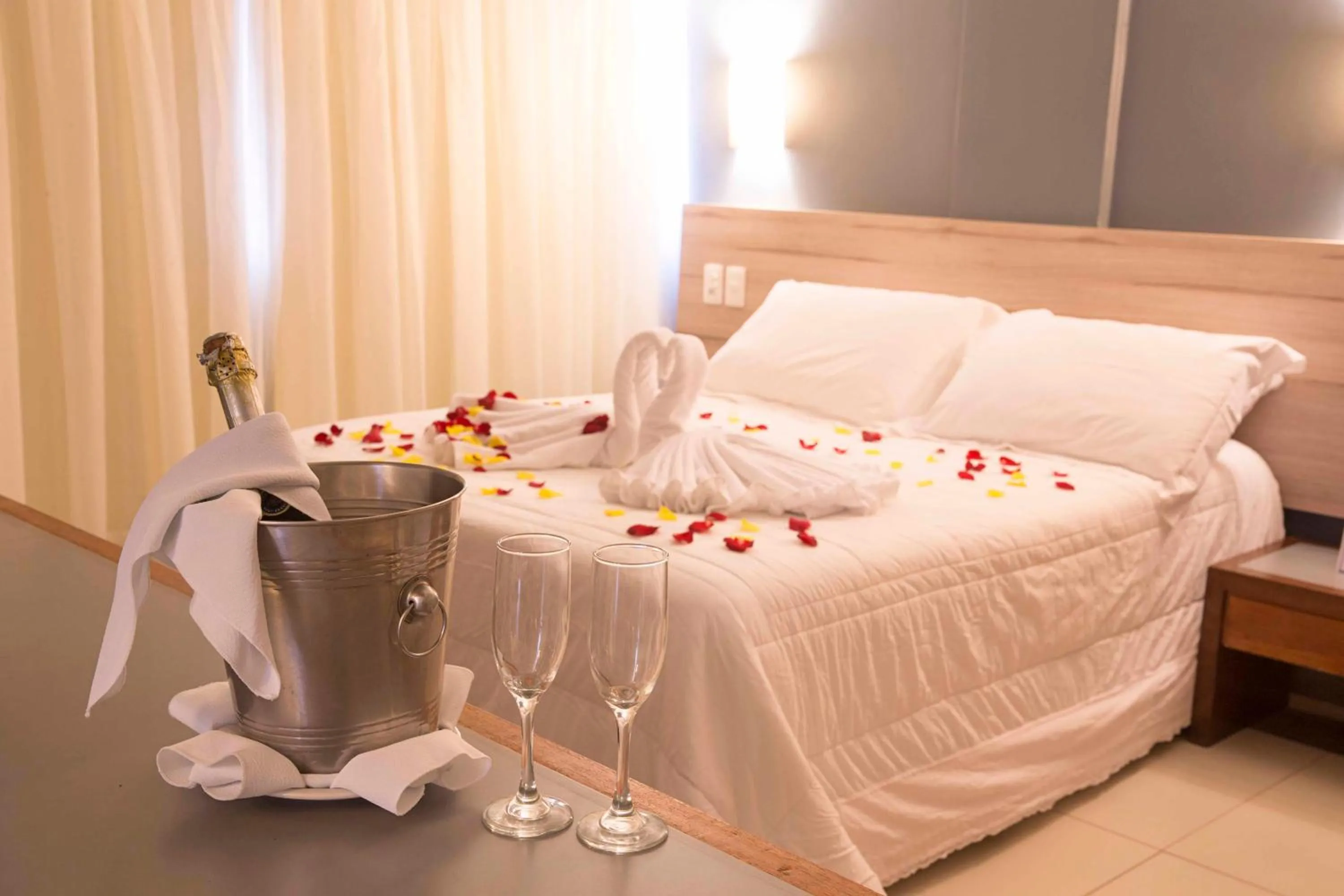 Property building, Bed in El Aram Beach Boa Viagem