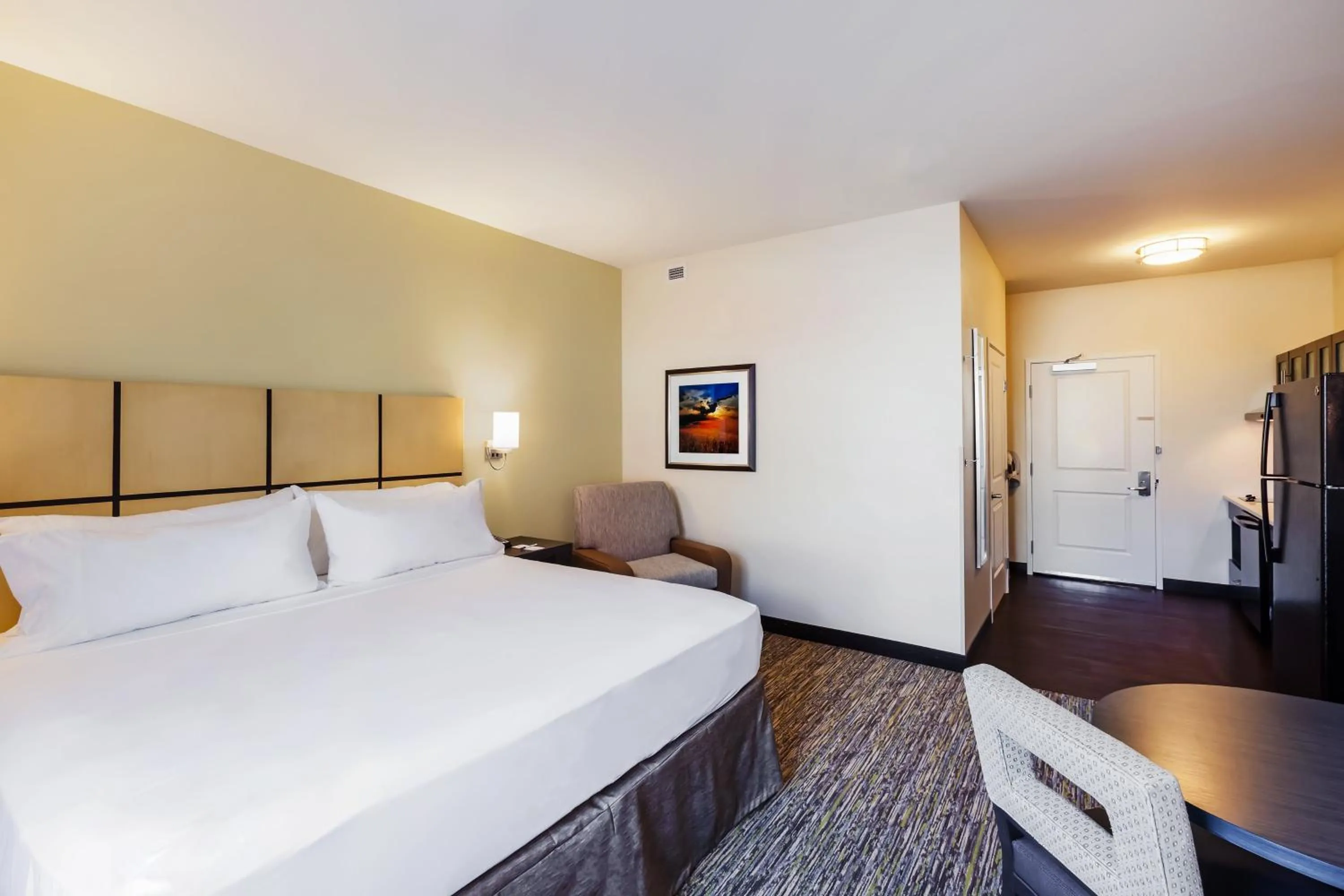 Bedroom, Bed in Candlewood Suites Lenexa - Overland Park Area by IHG