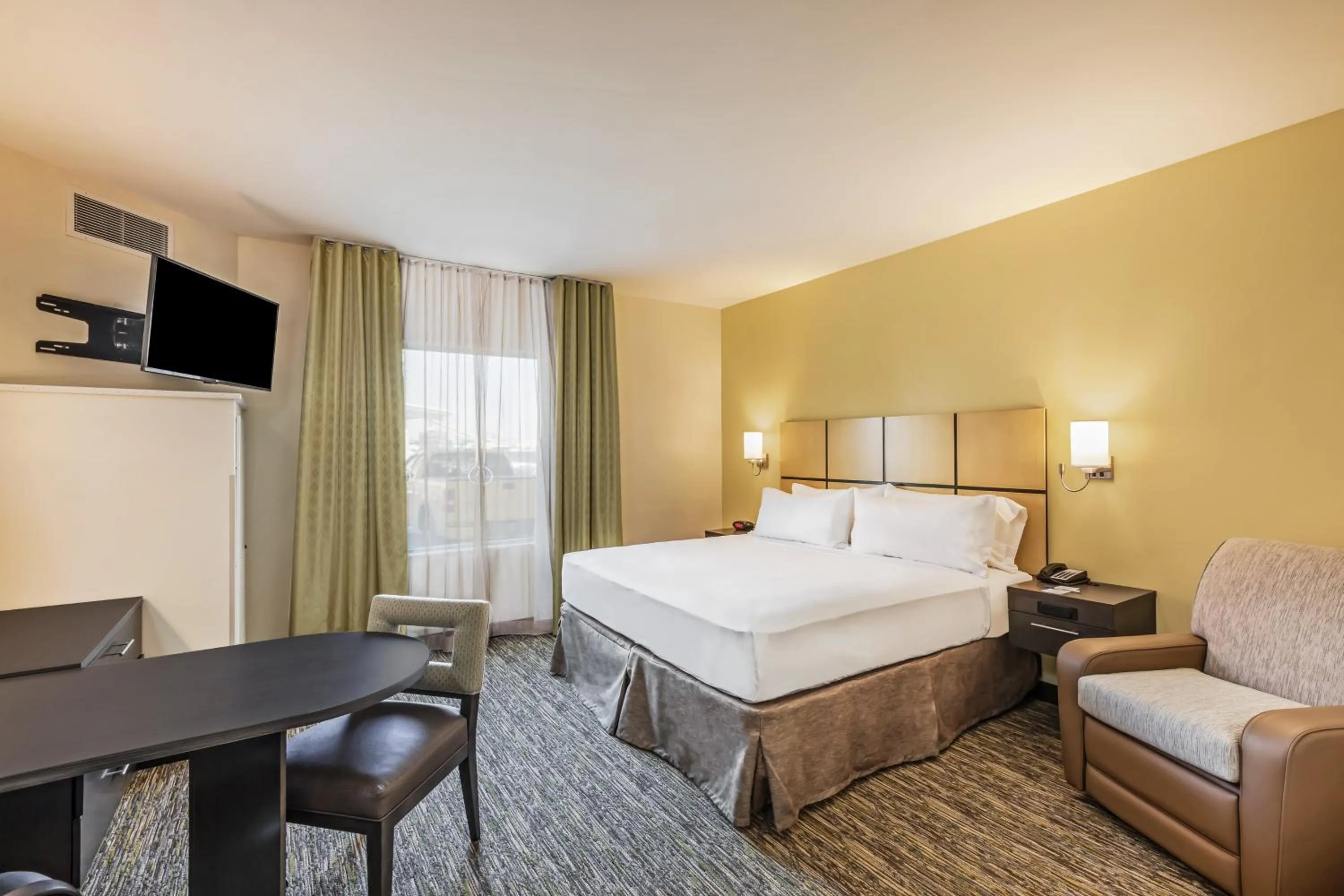 Bedroom, Bed in Candlewood Suites Lenexa - Overland Park Area by IHG
