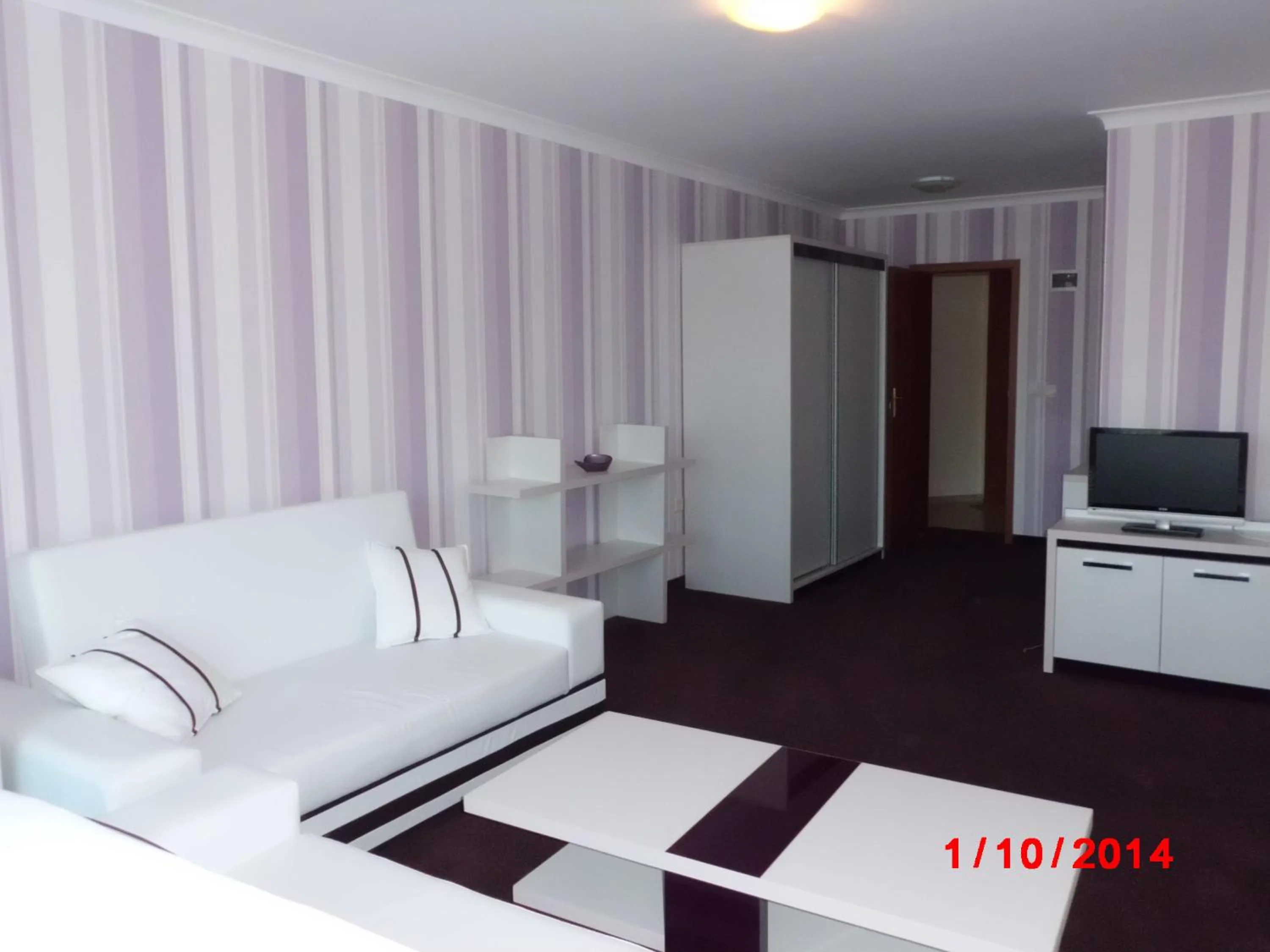 Living room, Bed in Семеен хотел Кристал