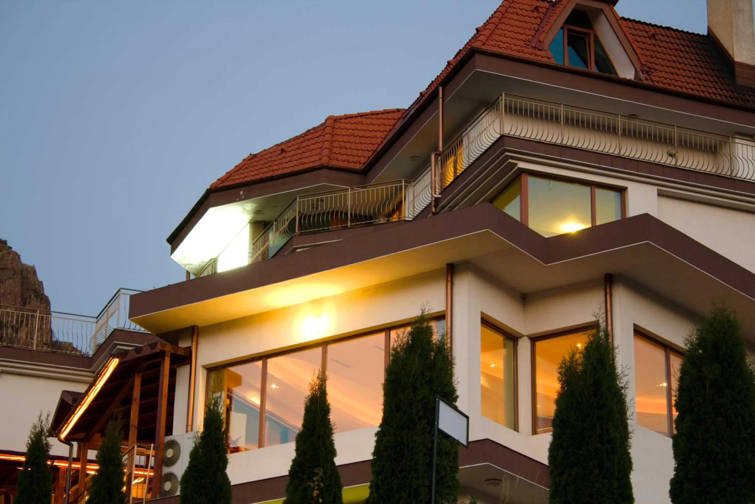 Facade/entrance in Семеен хотел Кристал