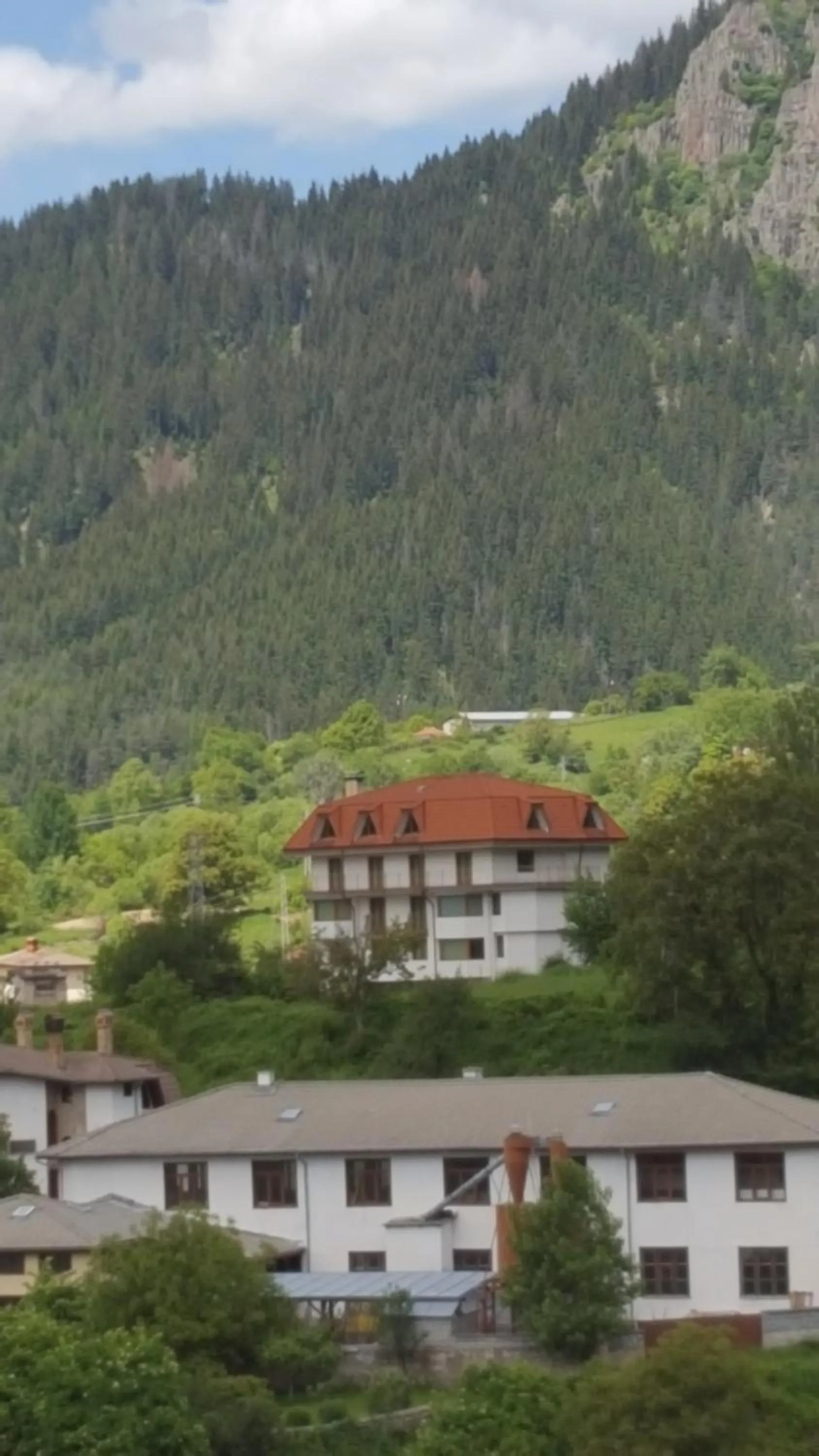 Facade/entrance in Семеен хотел Кристал