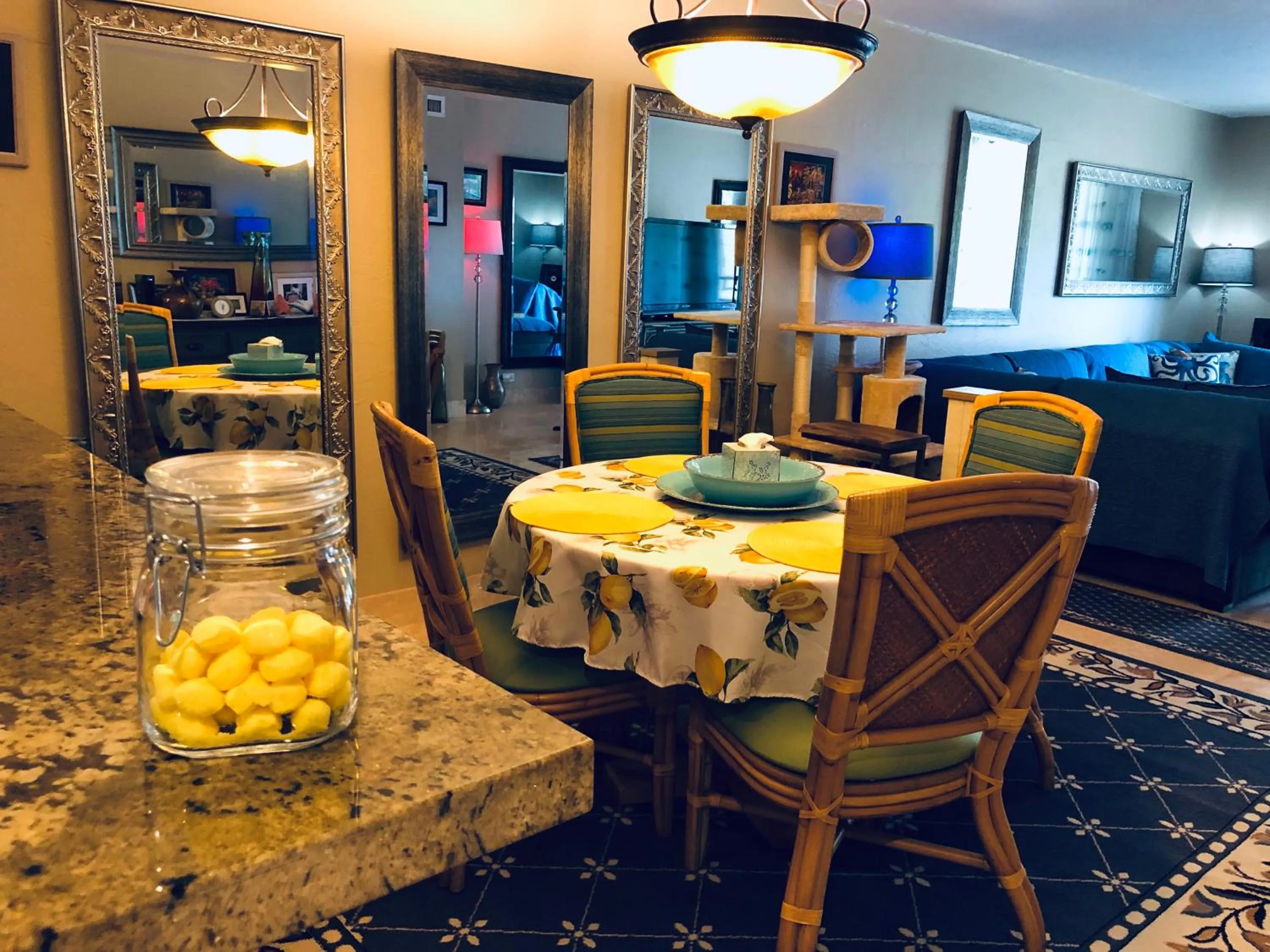 Dining area in Kona Magic Honu Room