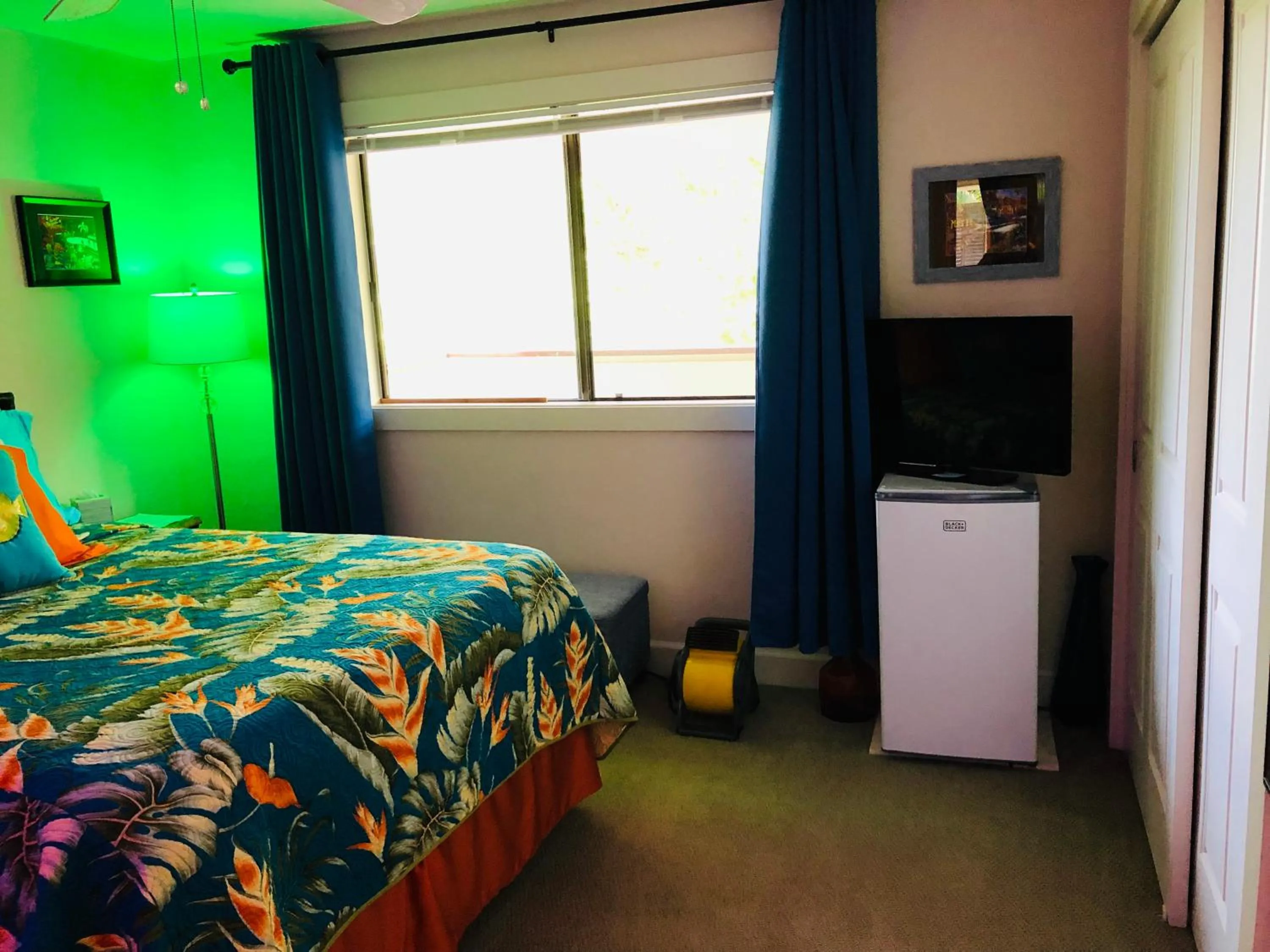 Bed in Kona Magic Honu Room