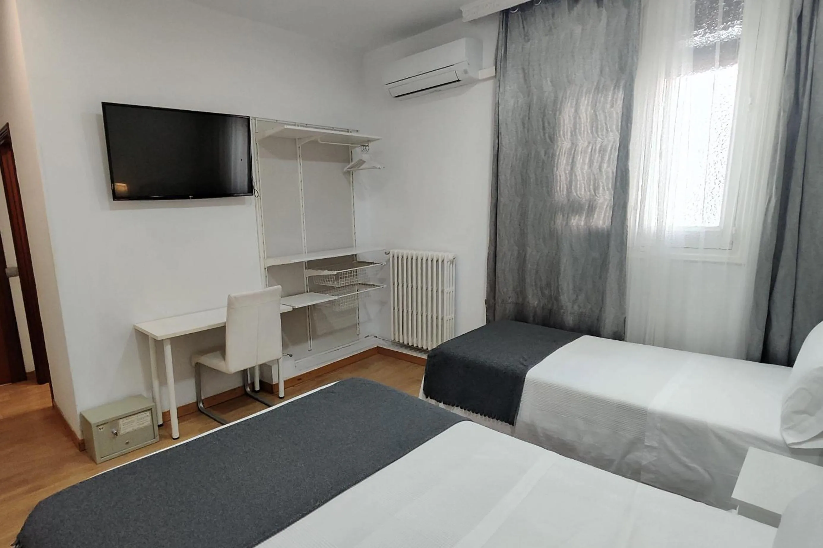 Photo of the whole room, Bed in Hostal Cervantes