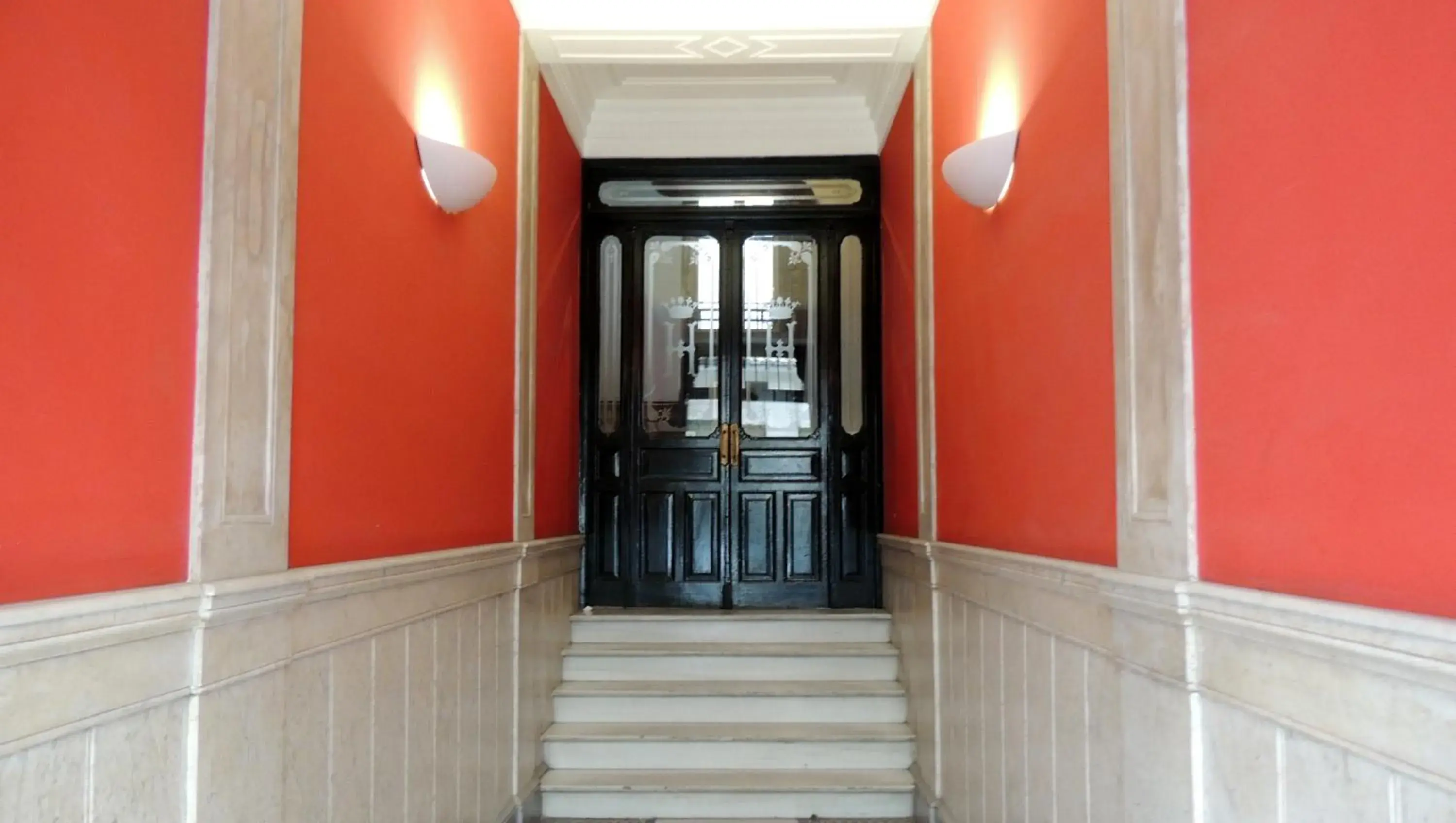 Facade/entrance in Hostal Cervantes