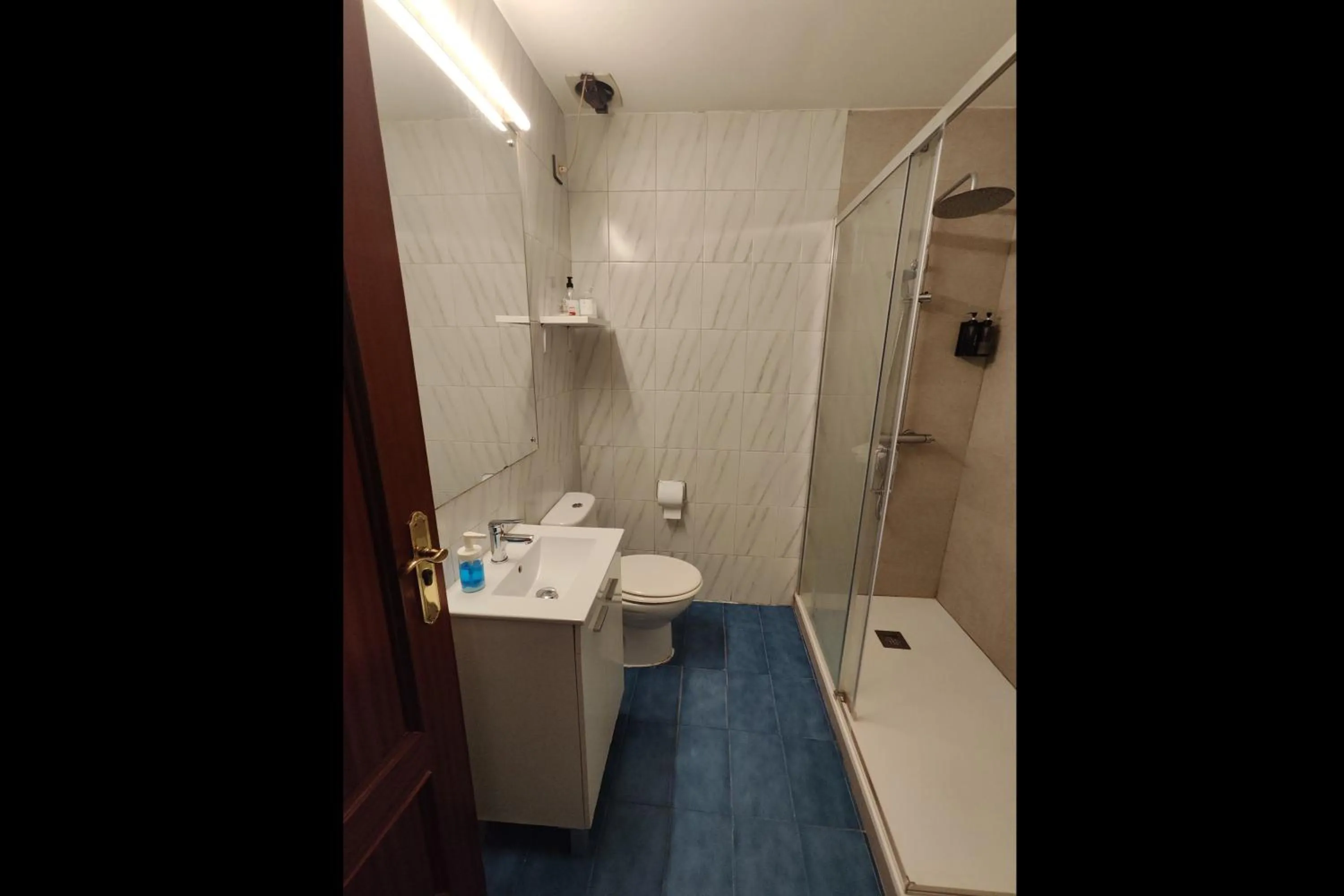 Bathroom in Hostal Cervantes