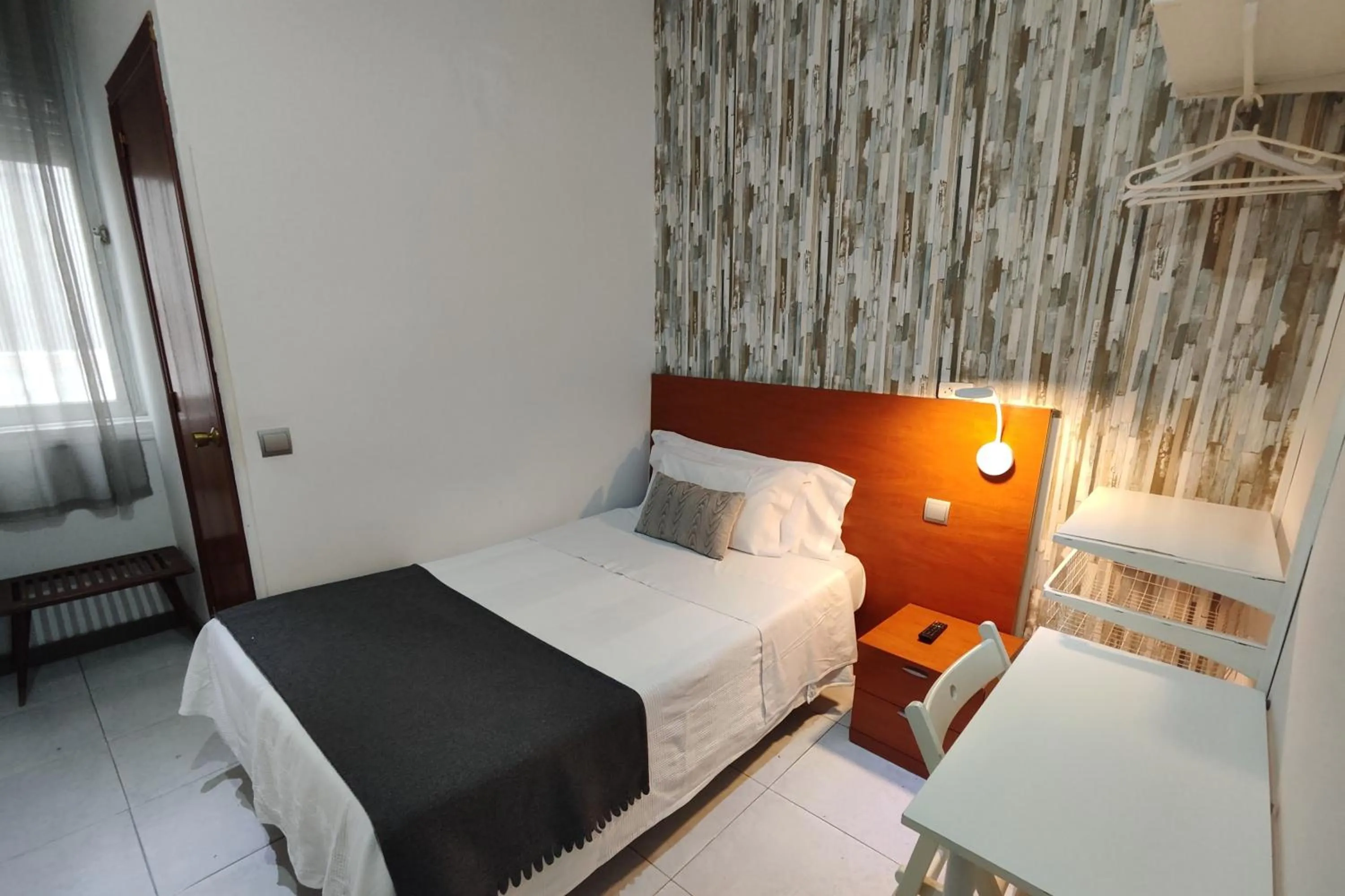 Photo of the whole room, Bed in Hostal Cervantes