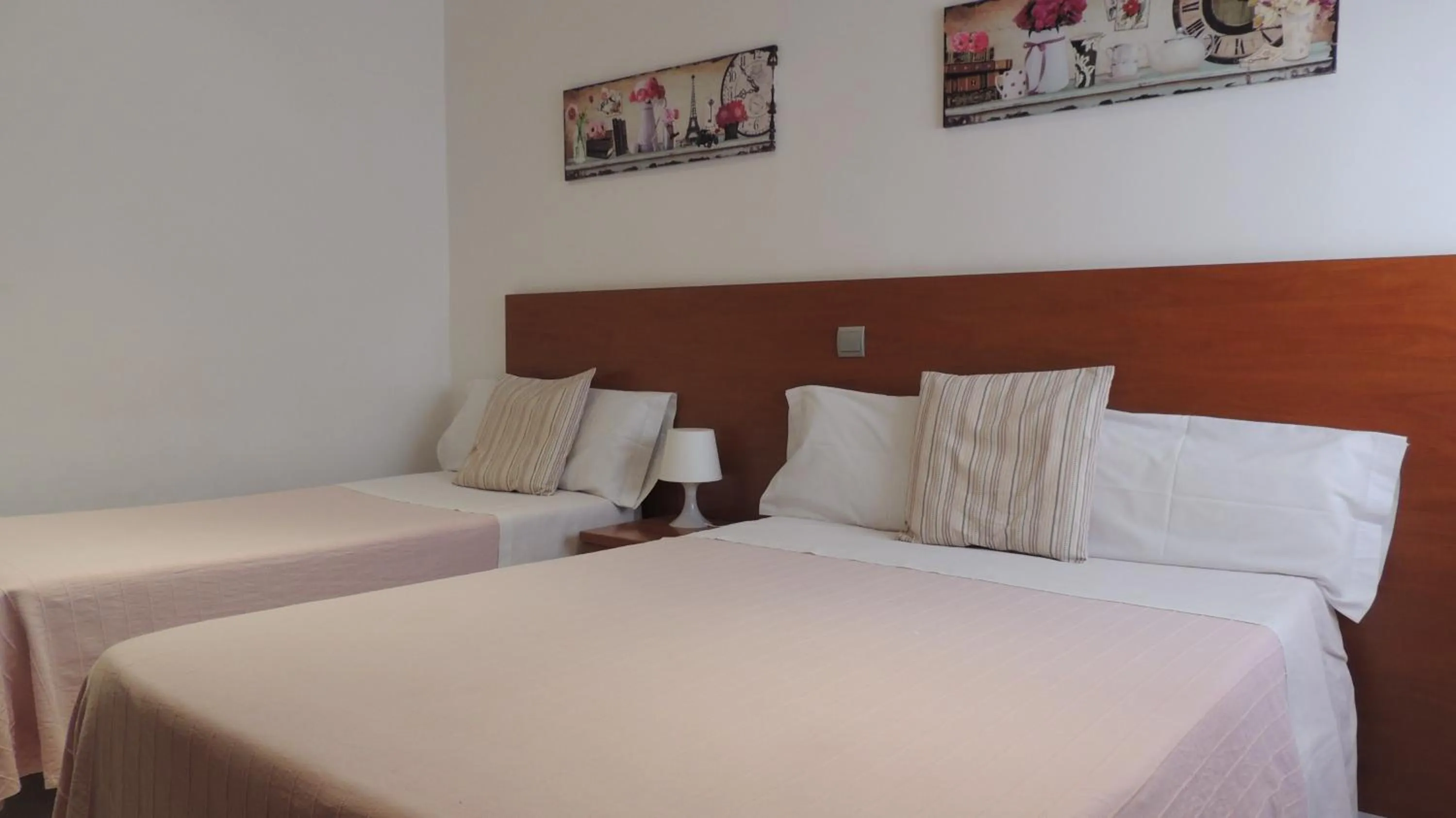 Photo of the whole room, Bed in Hostal Cervantes