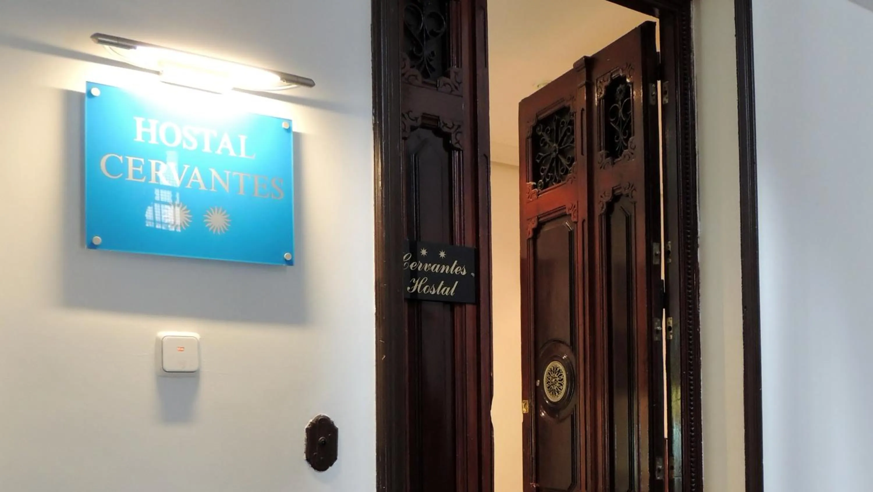 Facade/entrance in Hostal Cervantes