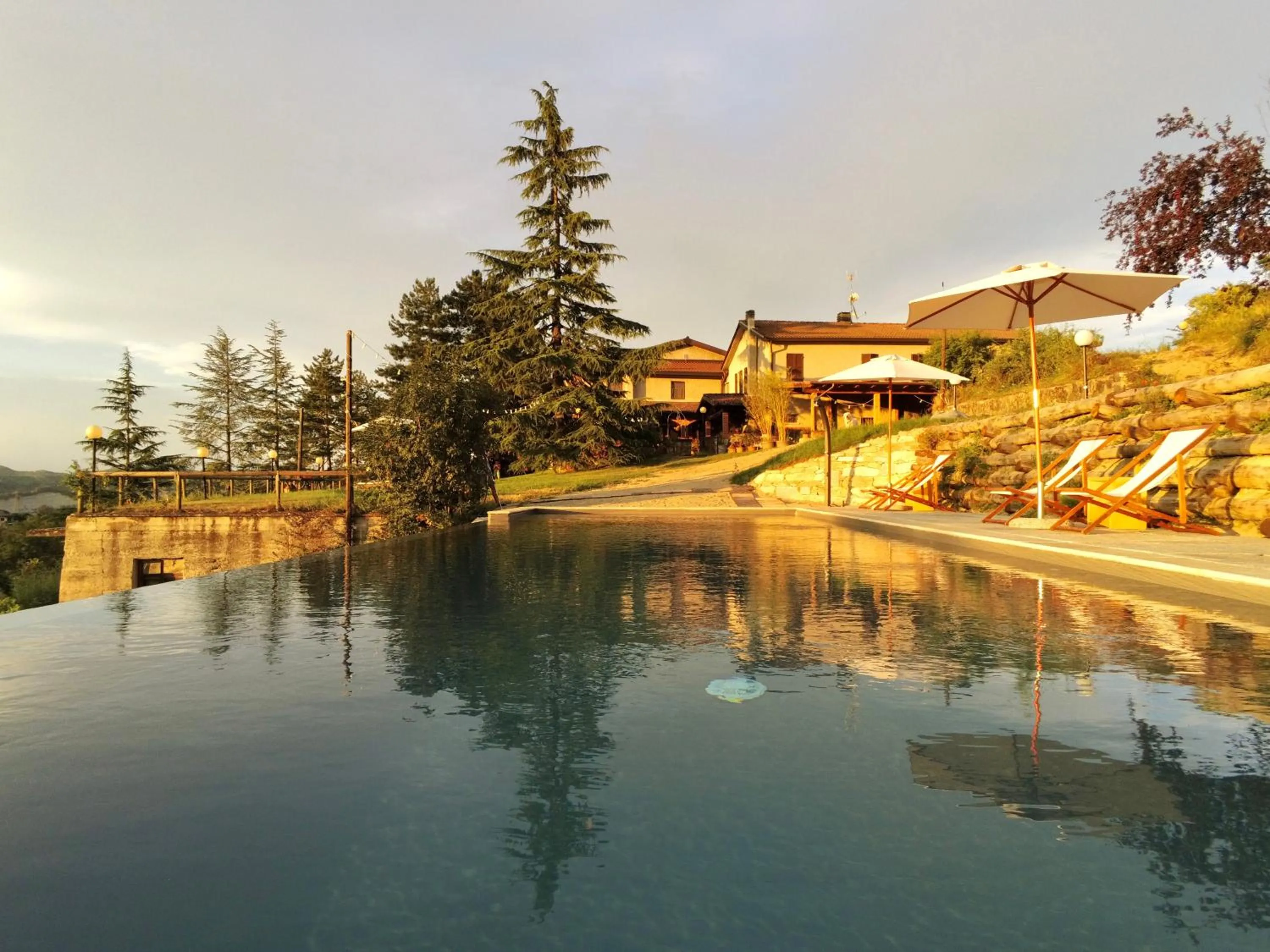 Swimming pool in Cascina Gazzeri Country House