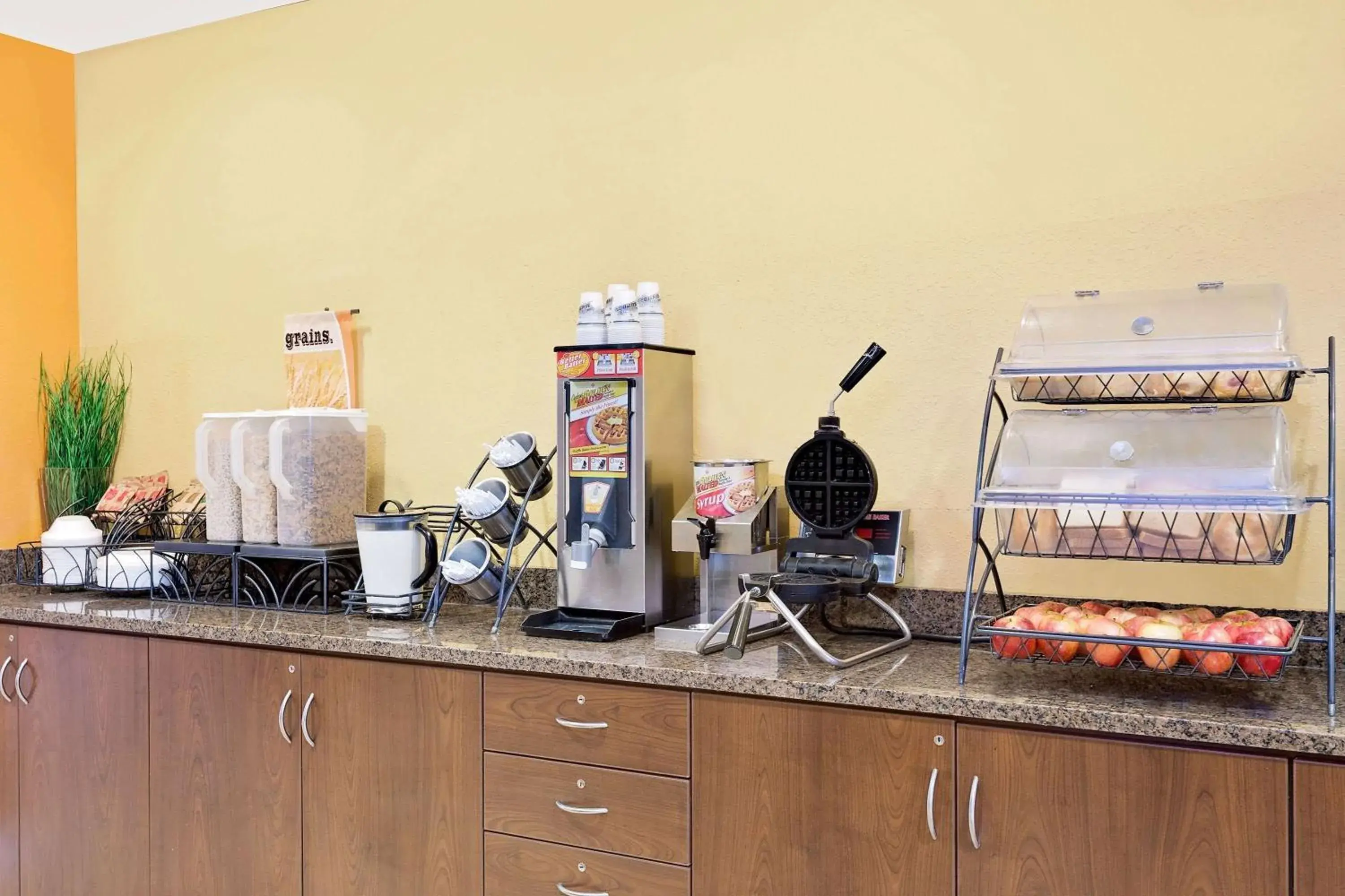 Restaurant/places to eat in Microtel Inn & Suites by Wyndham Princeton Restaurant/places to eat in Microtel Inn & Suites by Wyndham Princeton