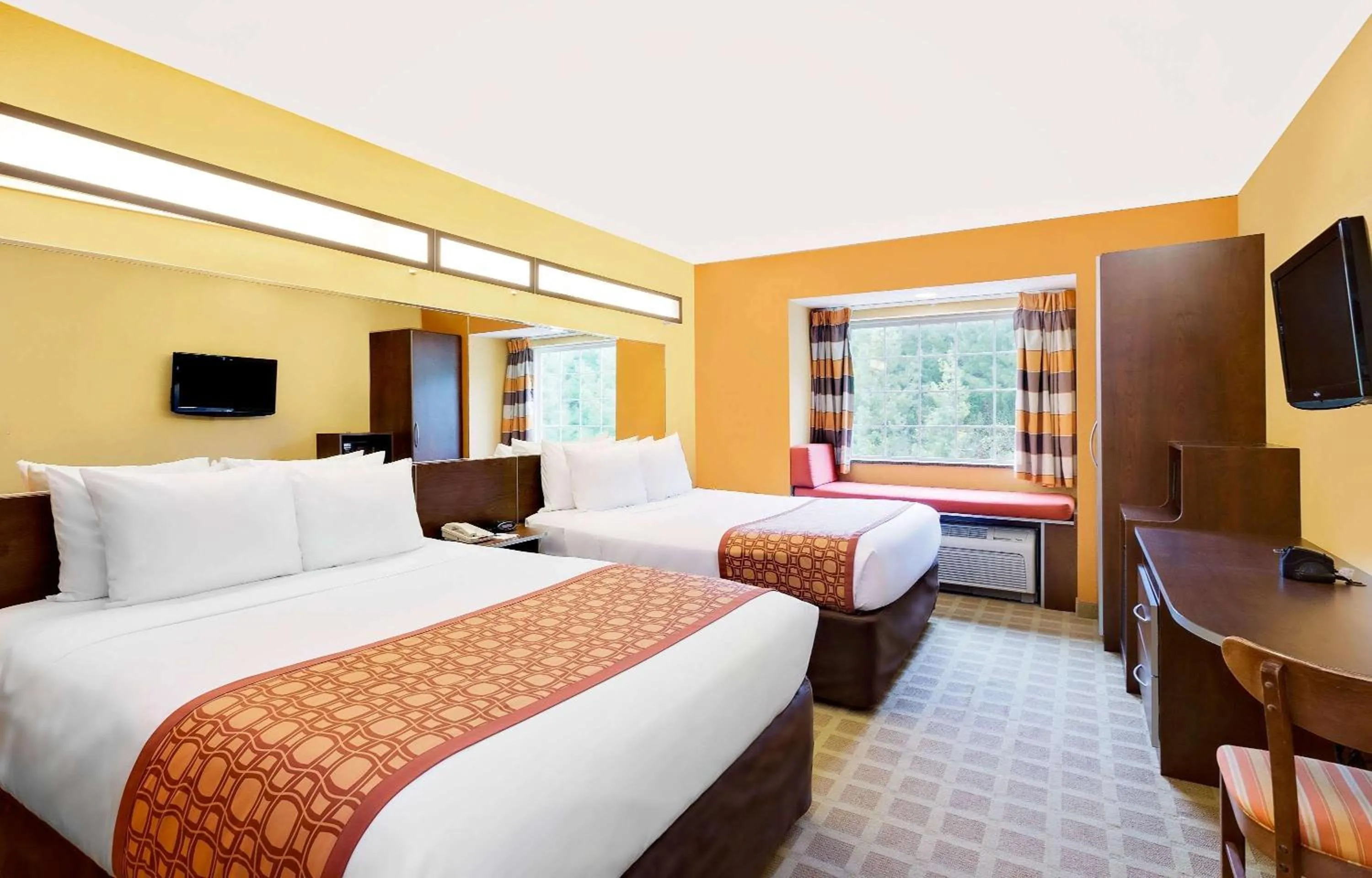Photo of the whole room, Bed in Microtel Inn & Suites by Wyndham Princeton