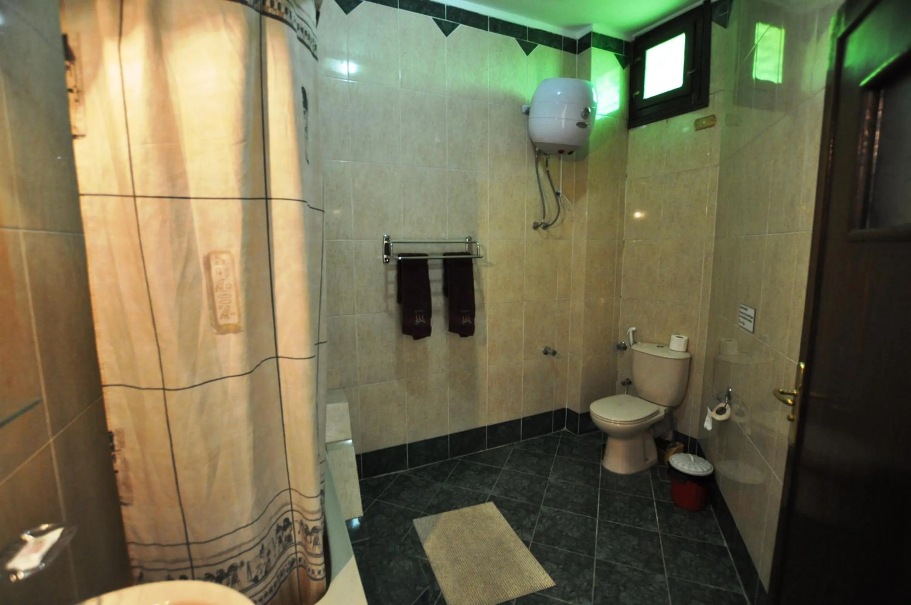 Bathroom in El Nakhil Hotel