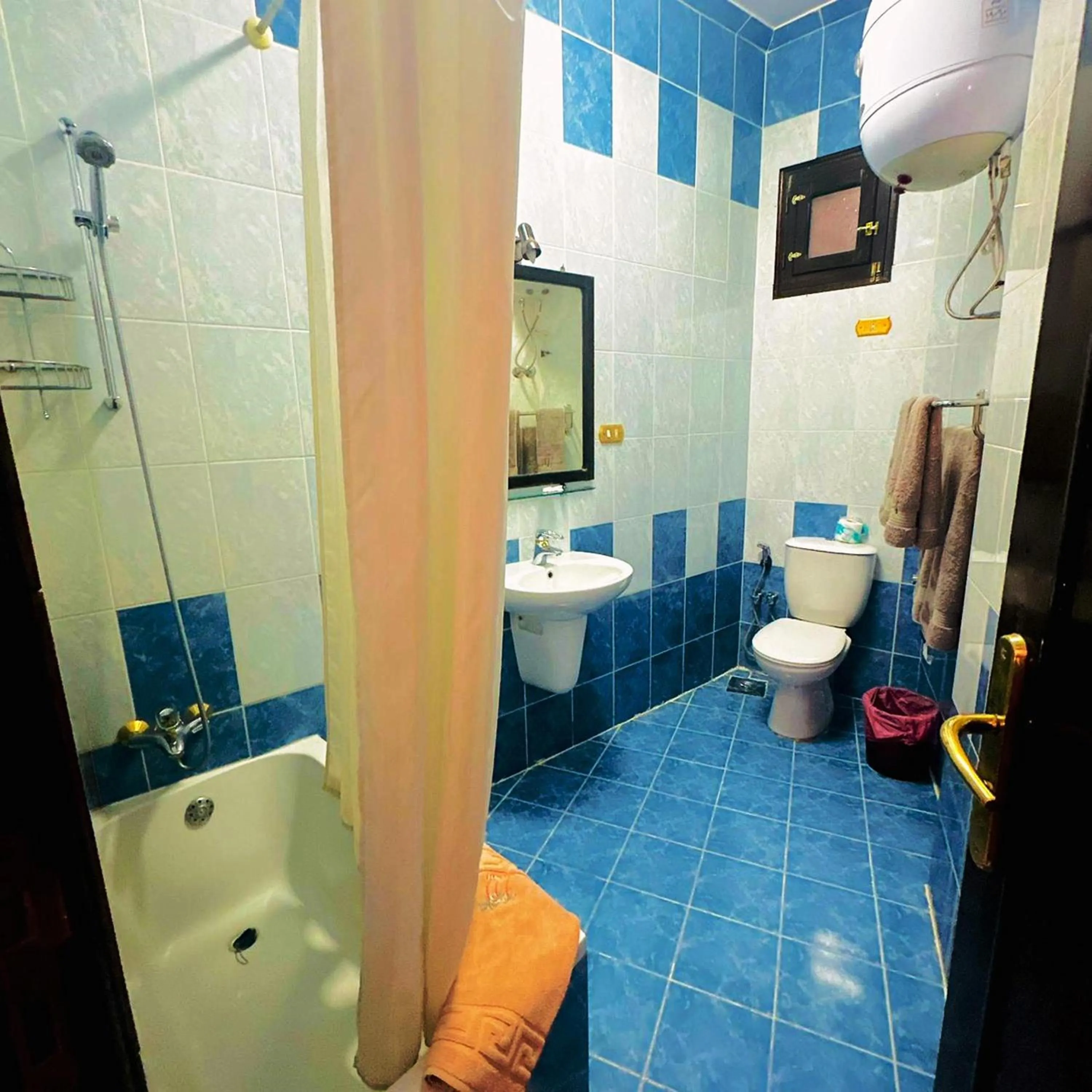 Bathroom in El Nakhil Hotel