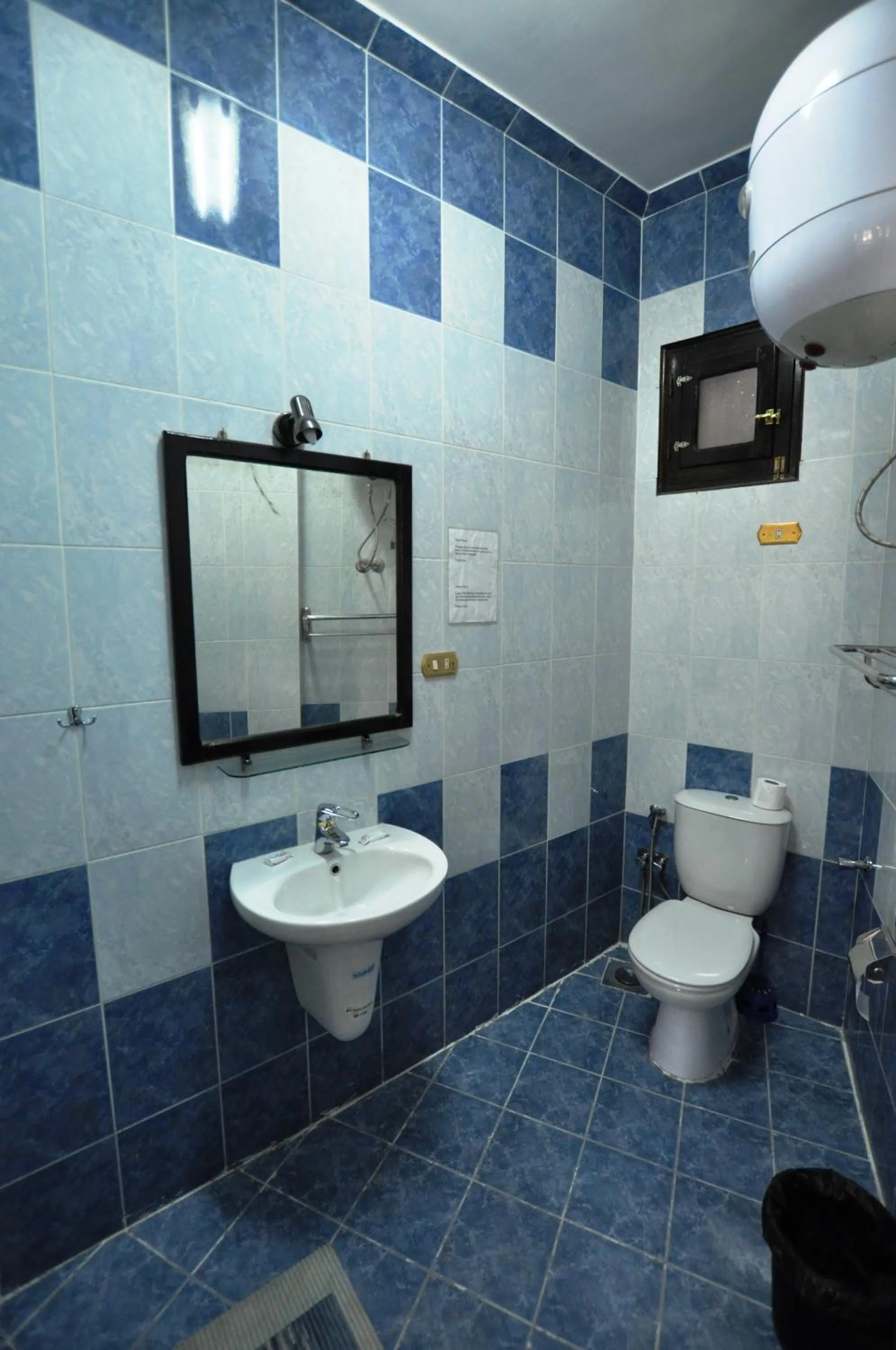 Bathroom in El Nakhil Hotel