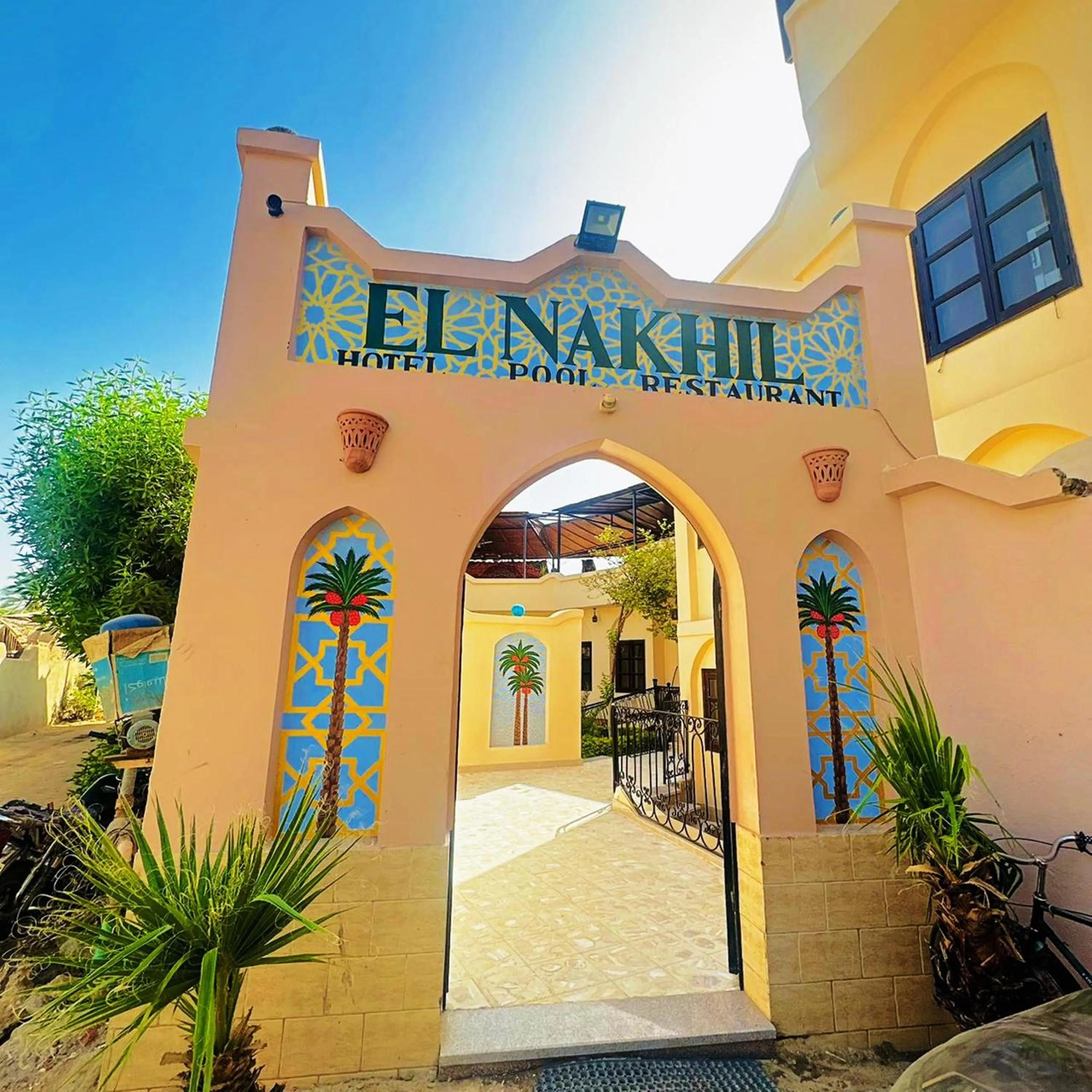 Facade/entrance in El Nakhil Hotel