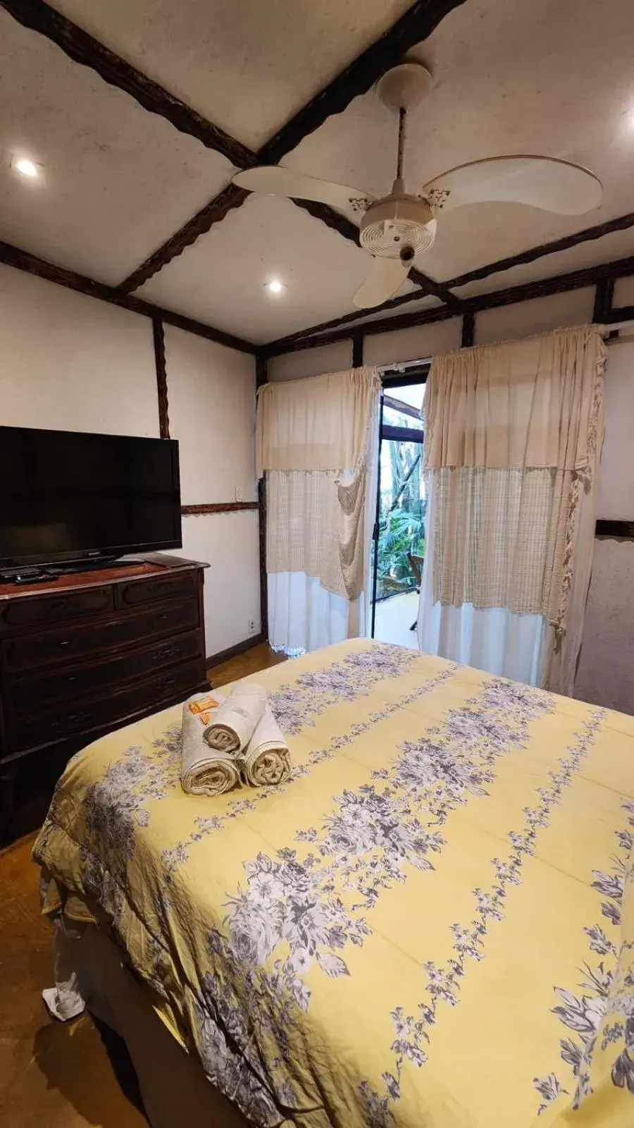 Deluxe Double Room with Balcony in Pousada Abayomi Deluxe Double Room with Balcony in Pousada Abayomi