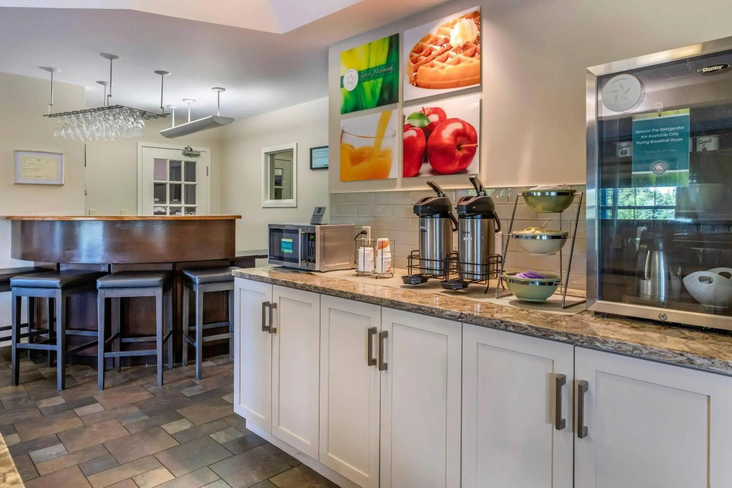 Breakfast in Quality Inn & Suites Quispamsis Breakfast in Quality Inn & Suites Quispamsis