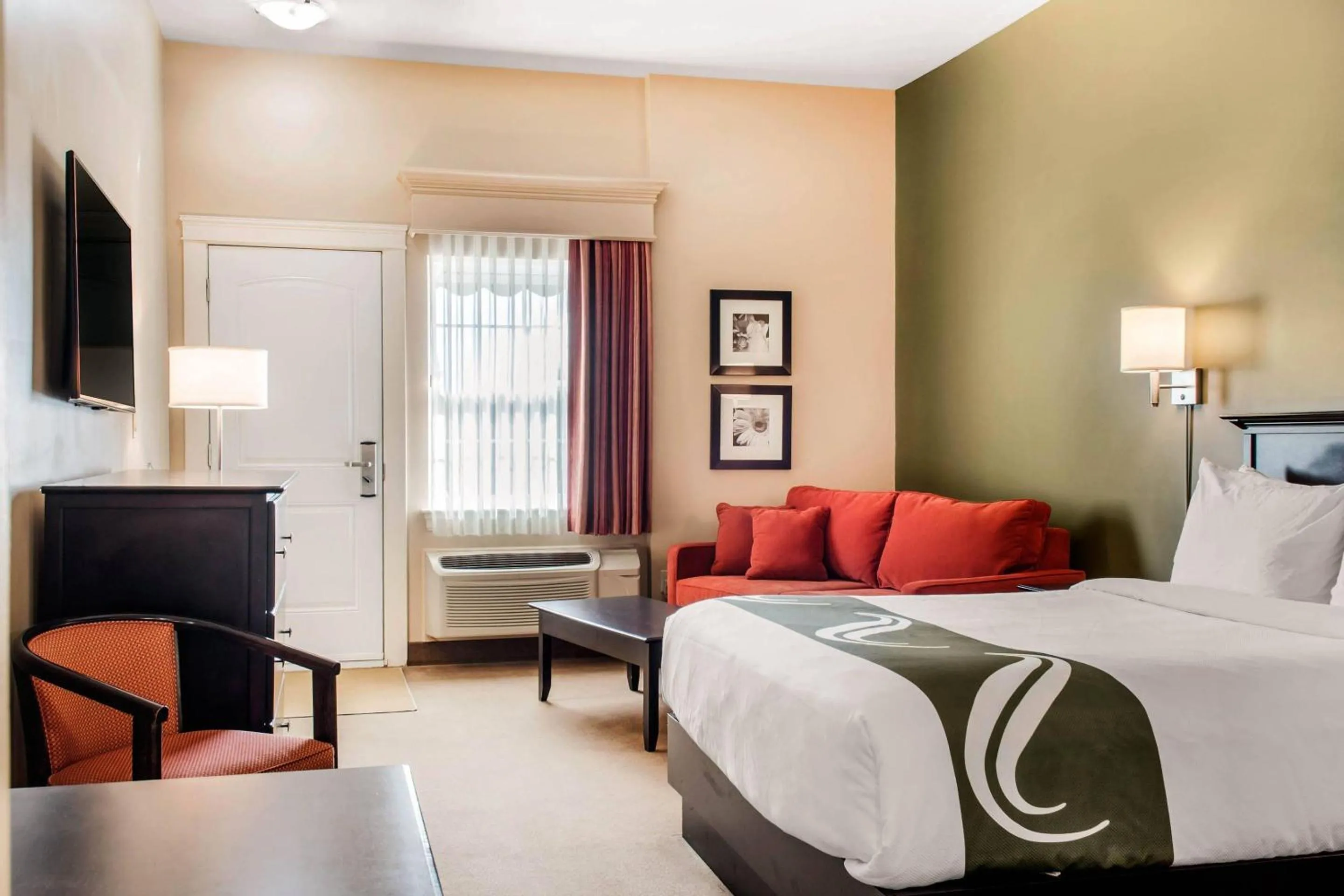 Bedroom, Bed in Quality Inn & Suites Quispamsis