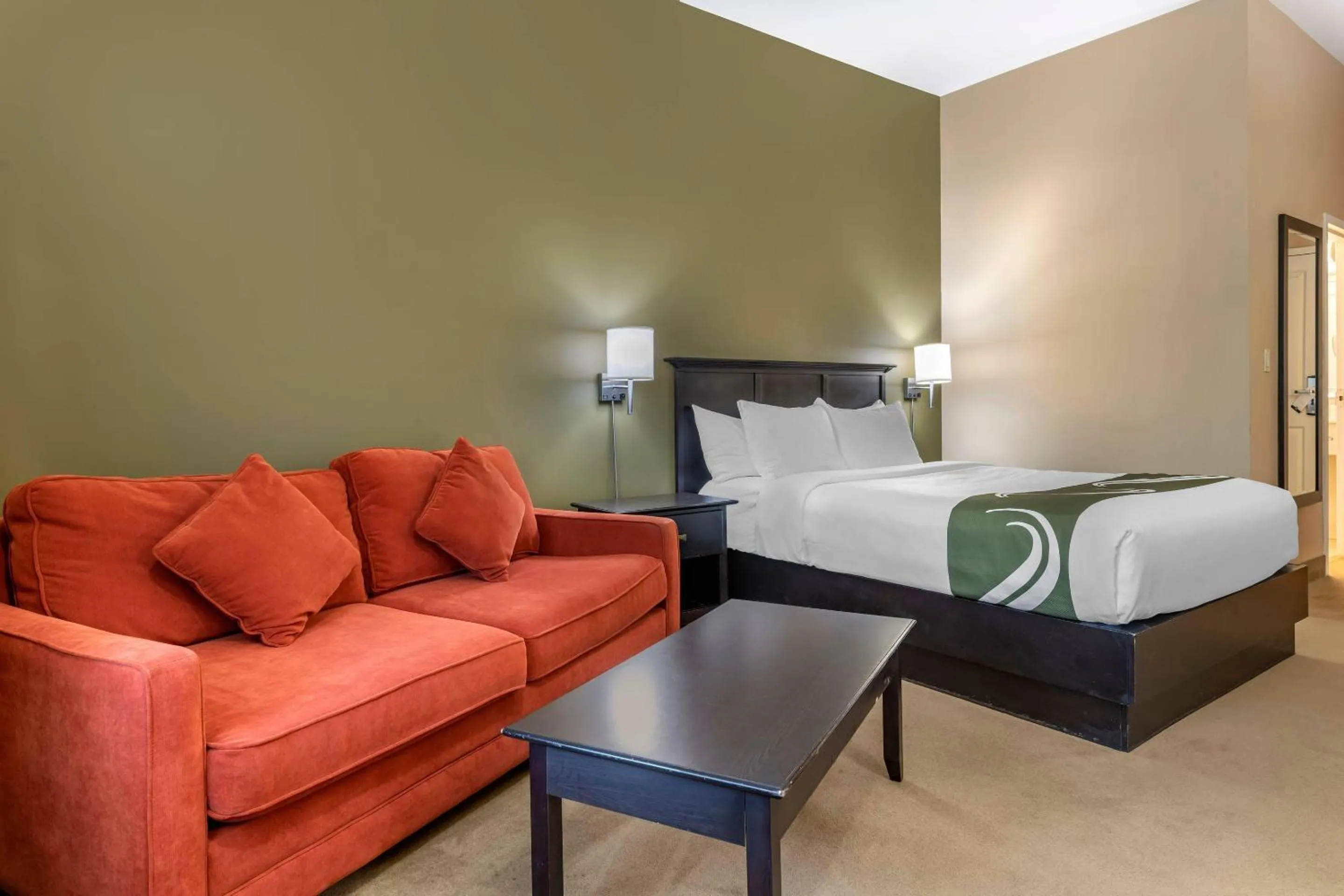 Bedroom, Bed in Quality Inn & Suites Quispamsis