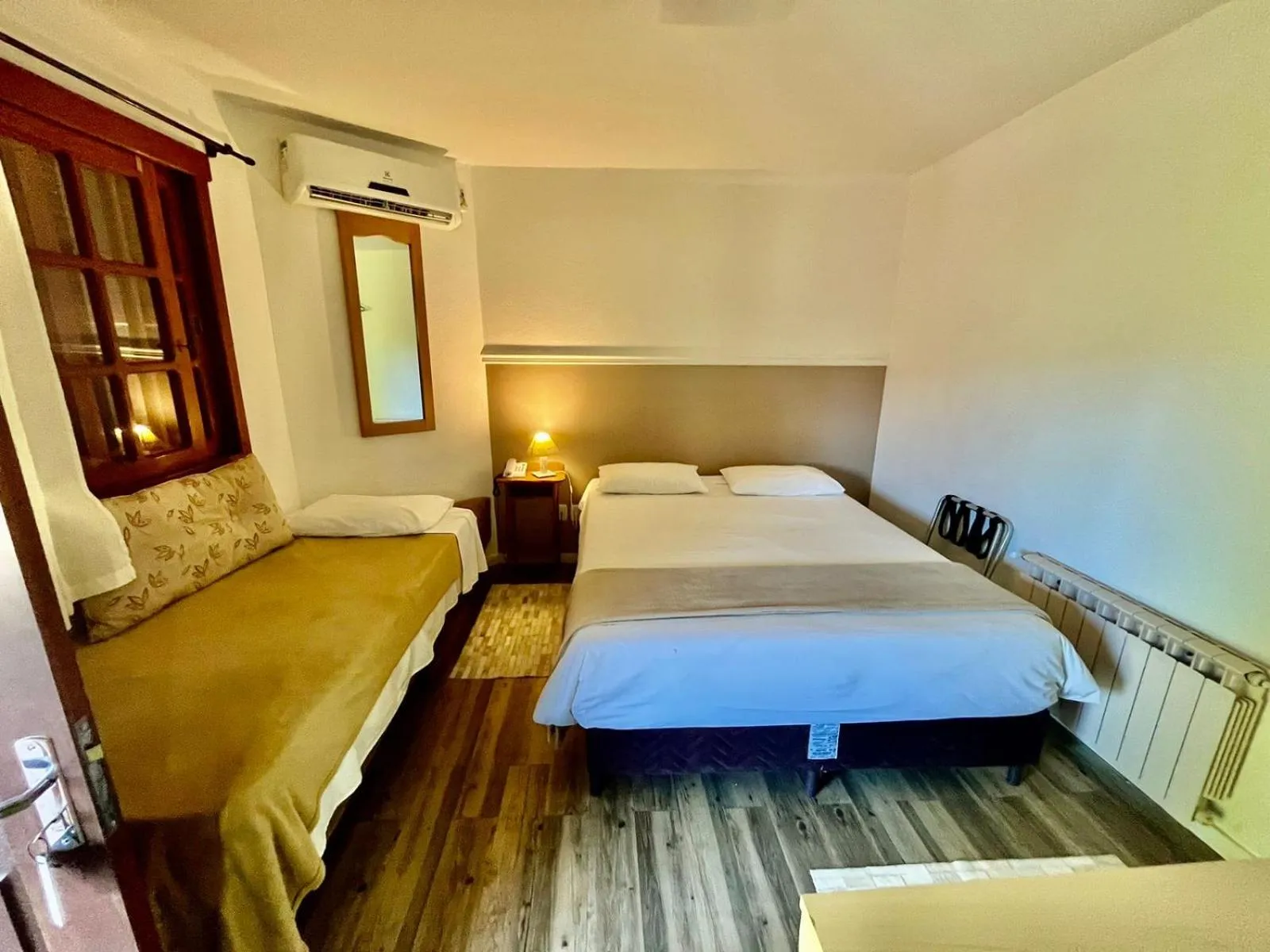 Photo of the whole room, Bed in Pousada Rosa