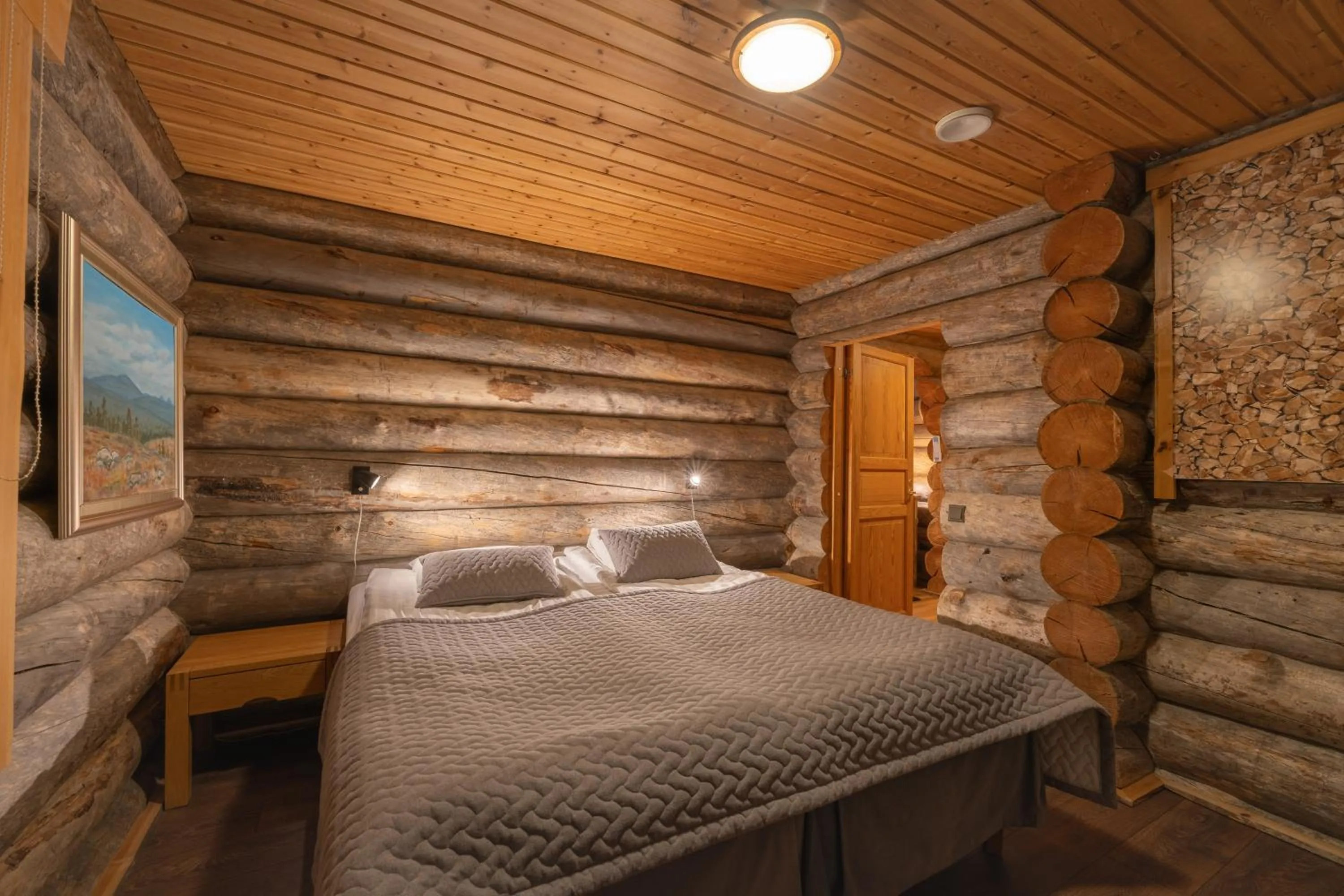 Bed in Kuukkeli Log Houses Villa Aurora "Pupula"