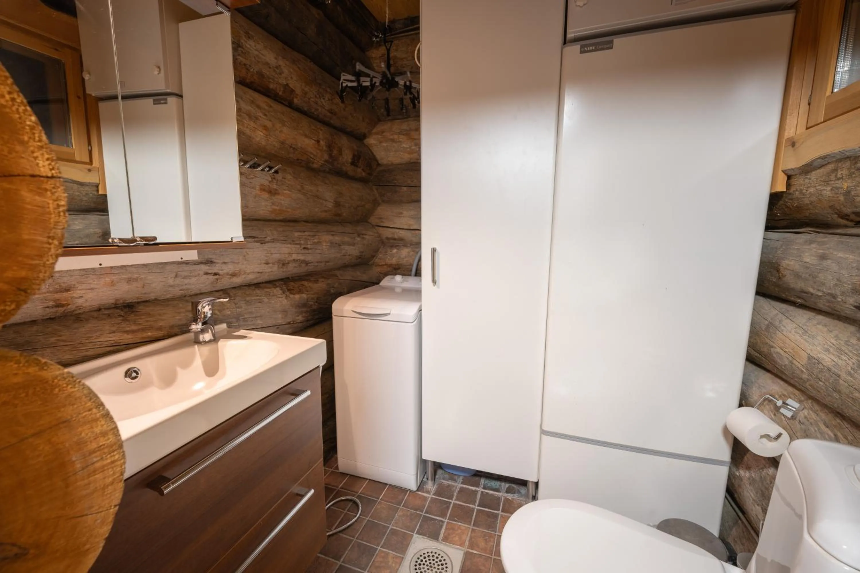 Toilet in Kuukkeli Log Houses Villa Aurora "Pupula"