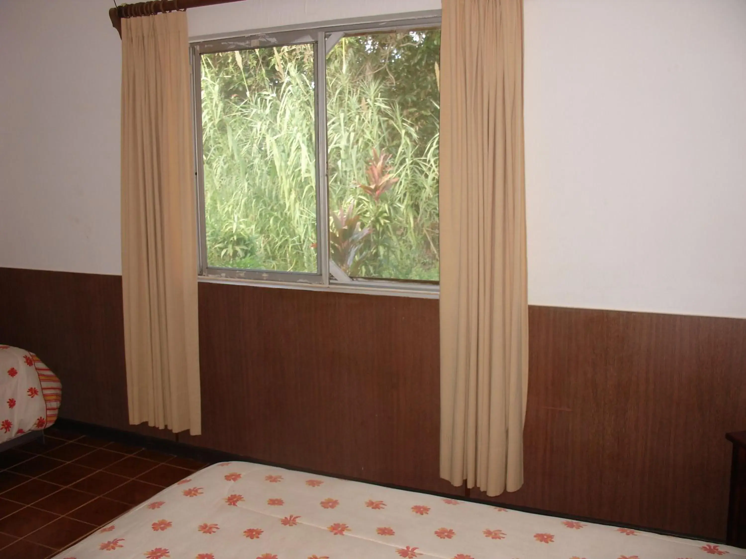 Standard Triple Room in Hotel Victoria Standard Triple Room in Hotel Victoria