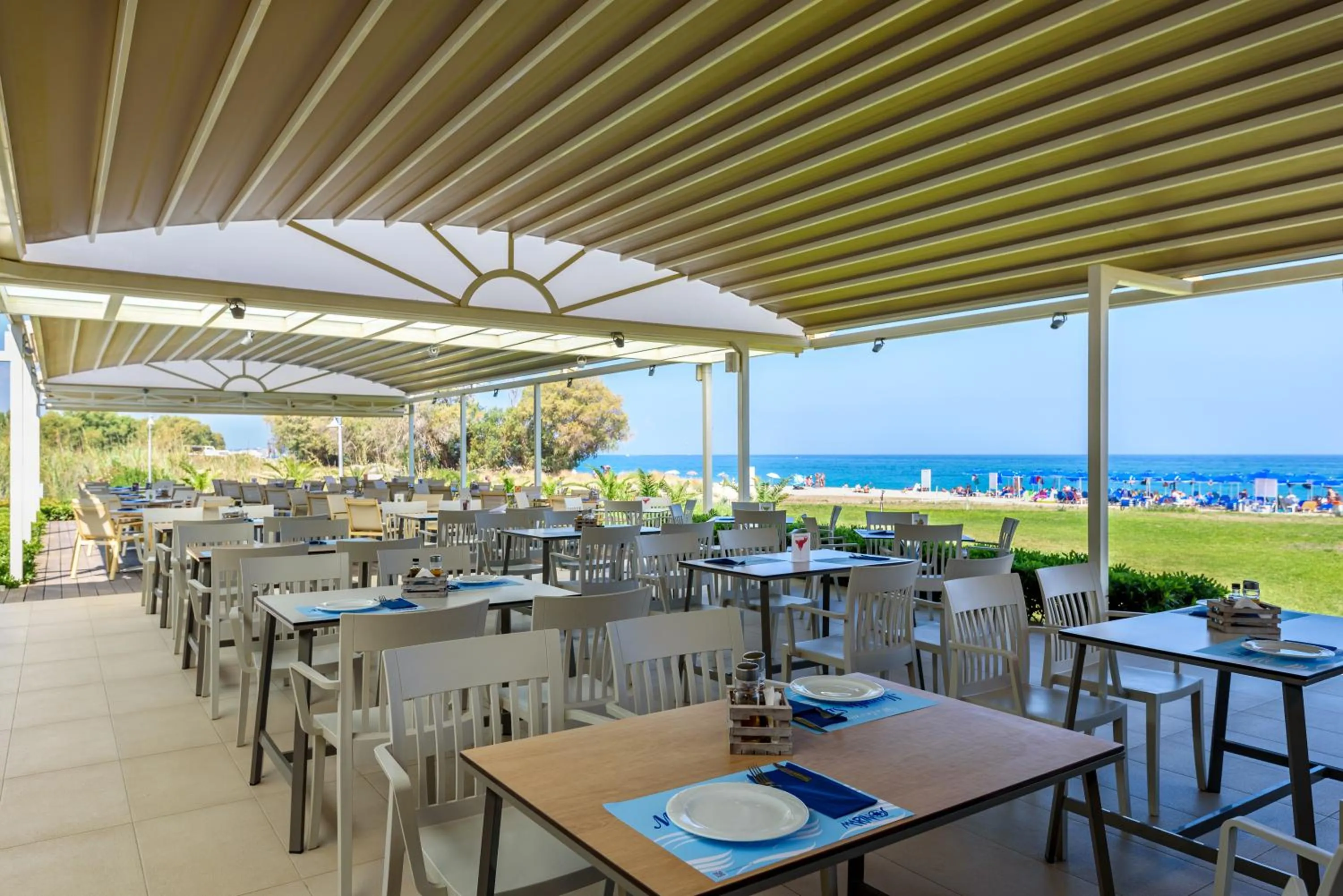 Restaurant/places to eat in Marinos Beach Hotel