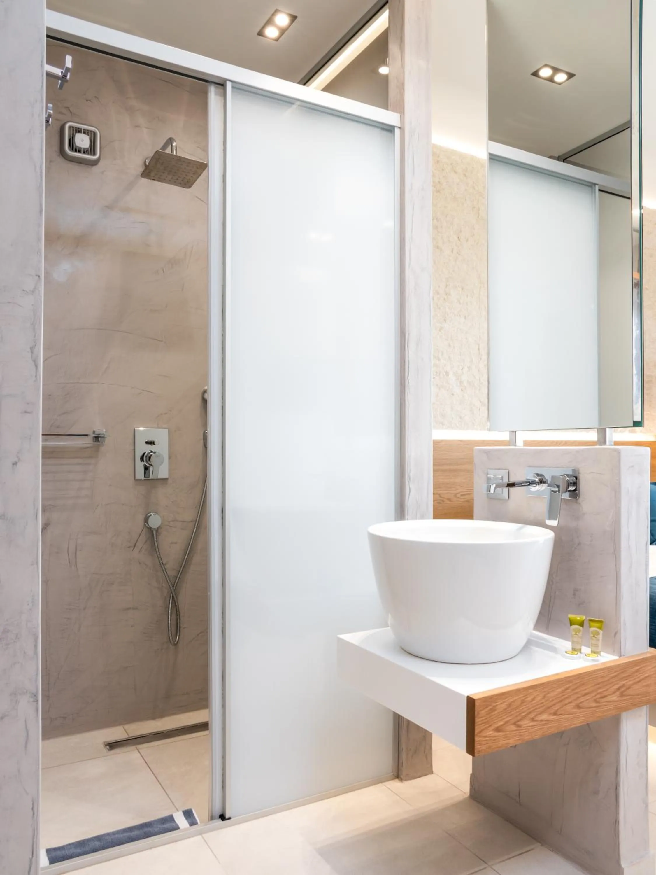 Shower in Marinos Beach Hotel