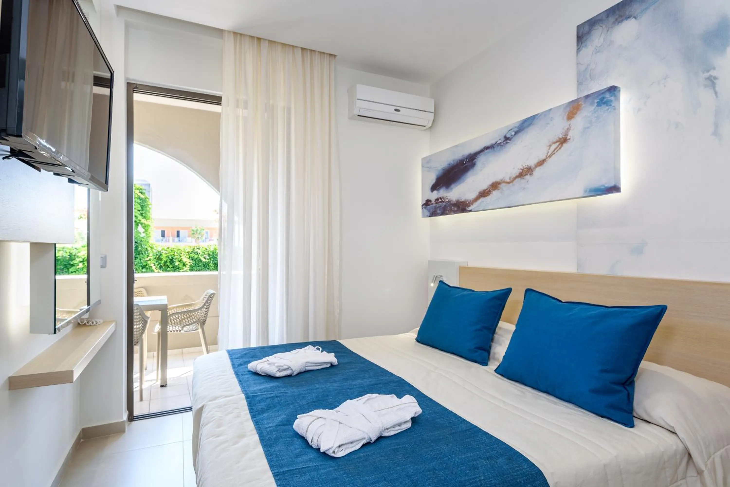 Bed in Marinos Beach Hotel