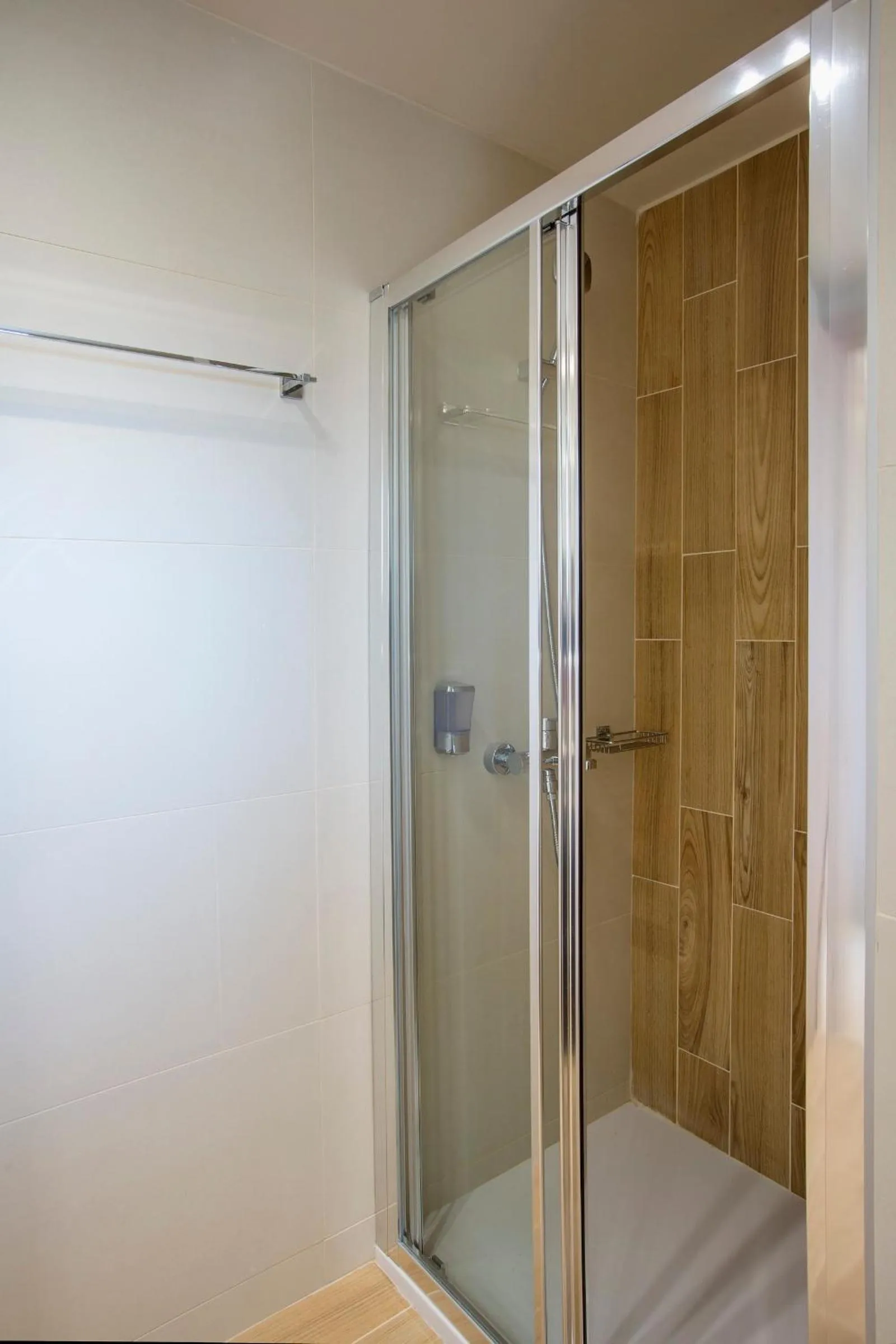 Shower in Marinos Beach Hotel