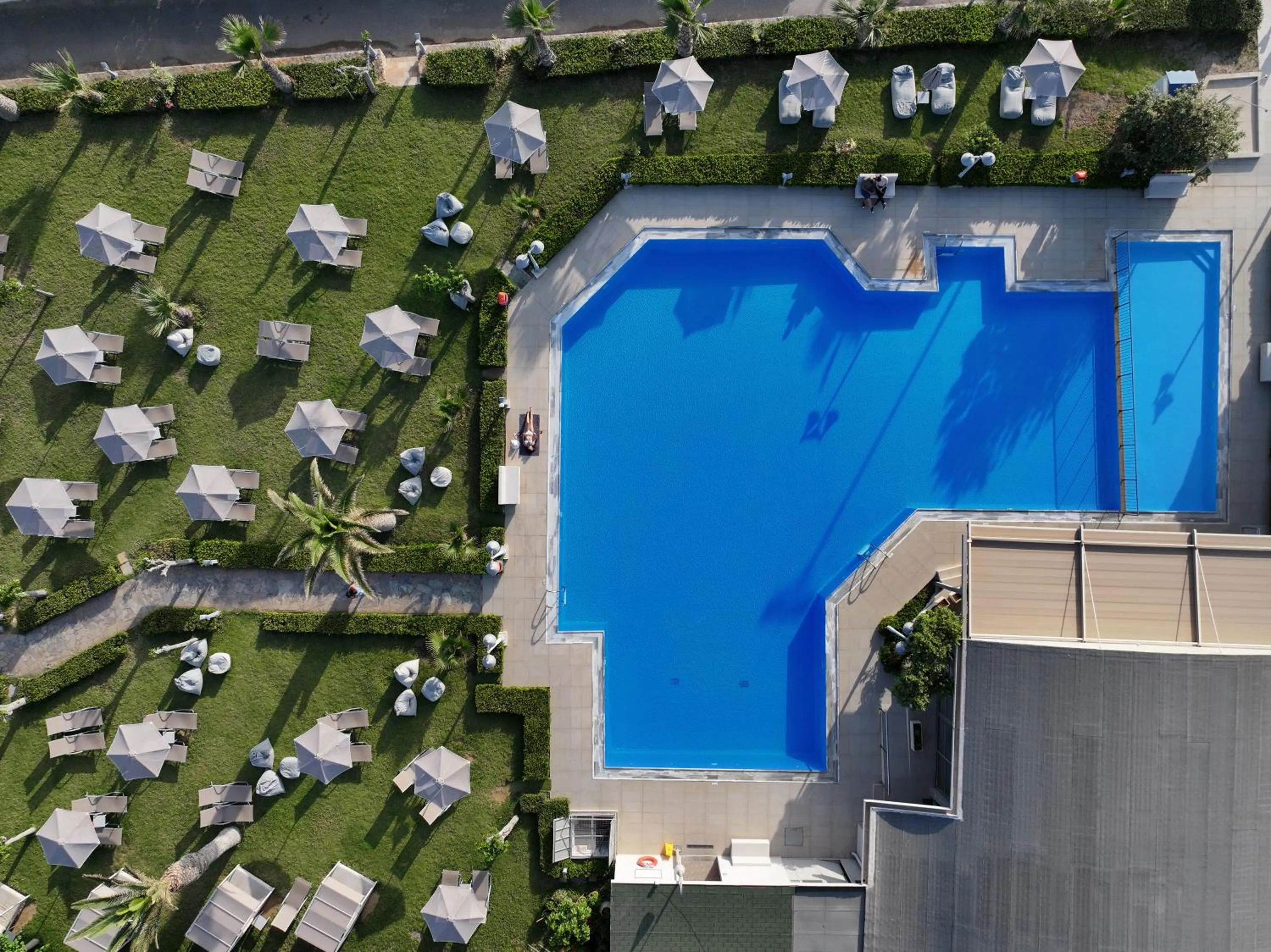 Swimming pool in Marinos Beach Hotel