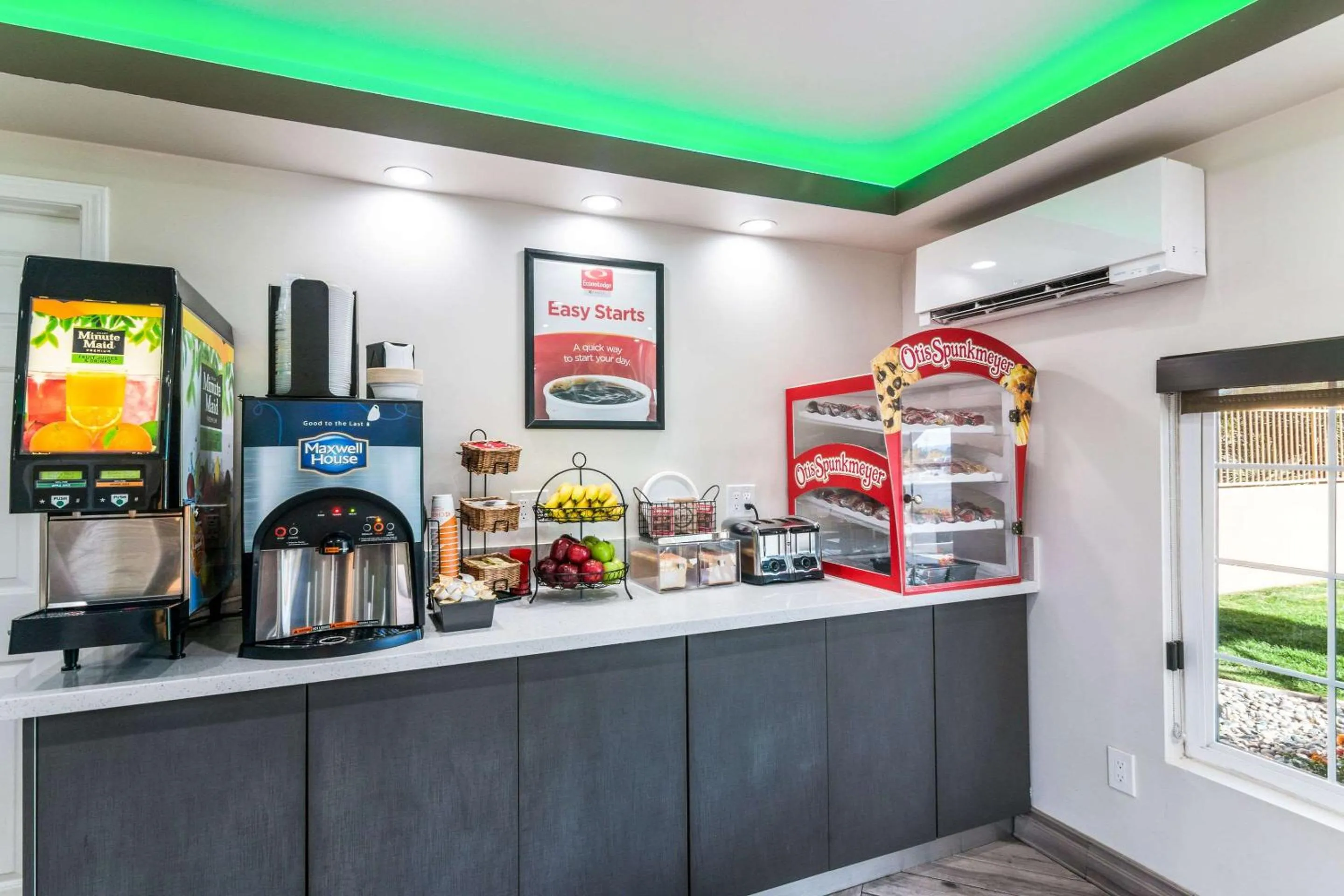 Breakfast in Econo Lodge Hesperia - Victorville I-15