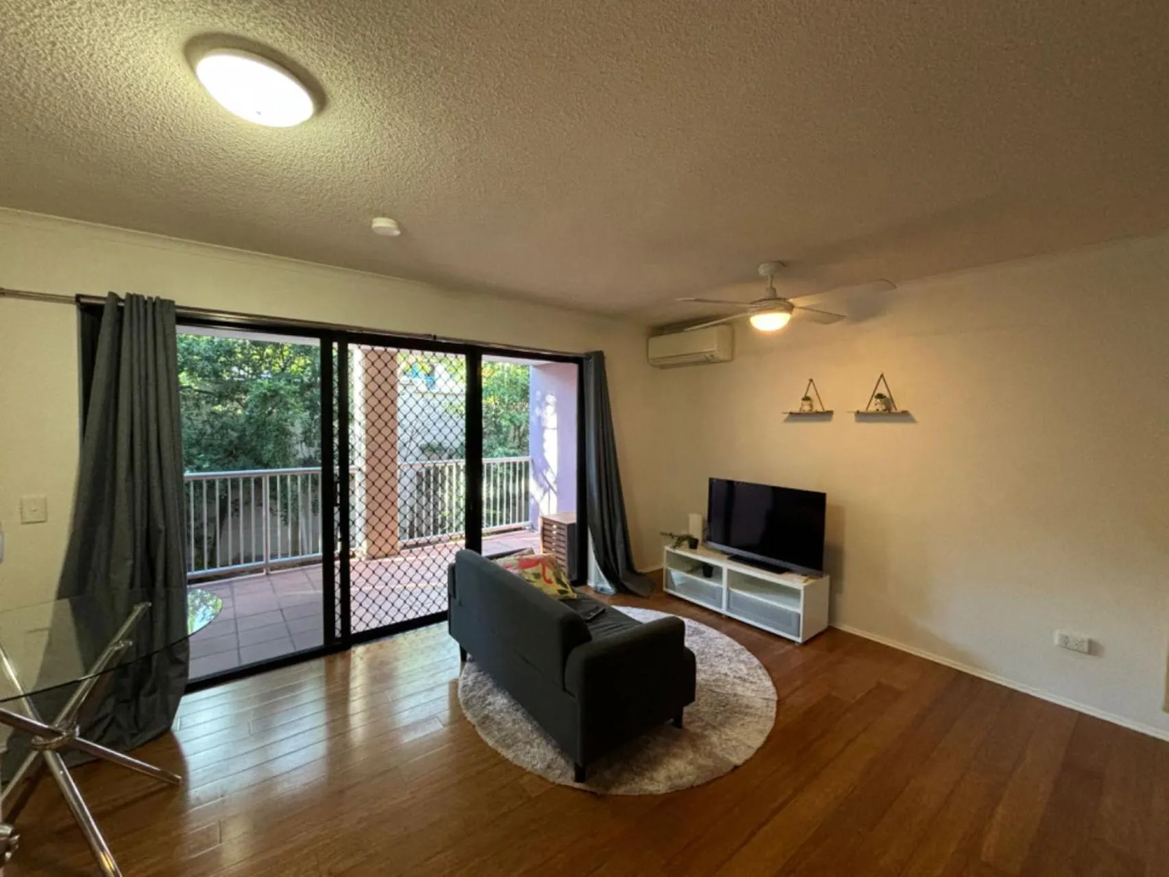 Apartment with Balcony in Spring Hill Gardens Apartments