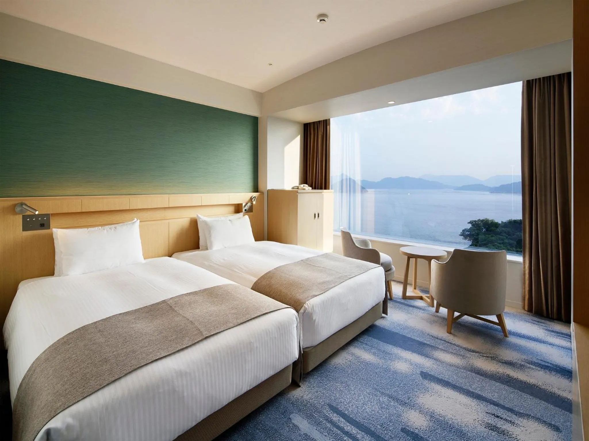 Day, Bed in Grand Prince Hotel Hiroshima