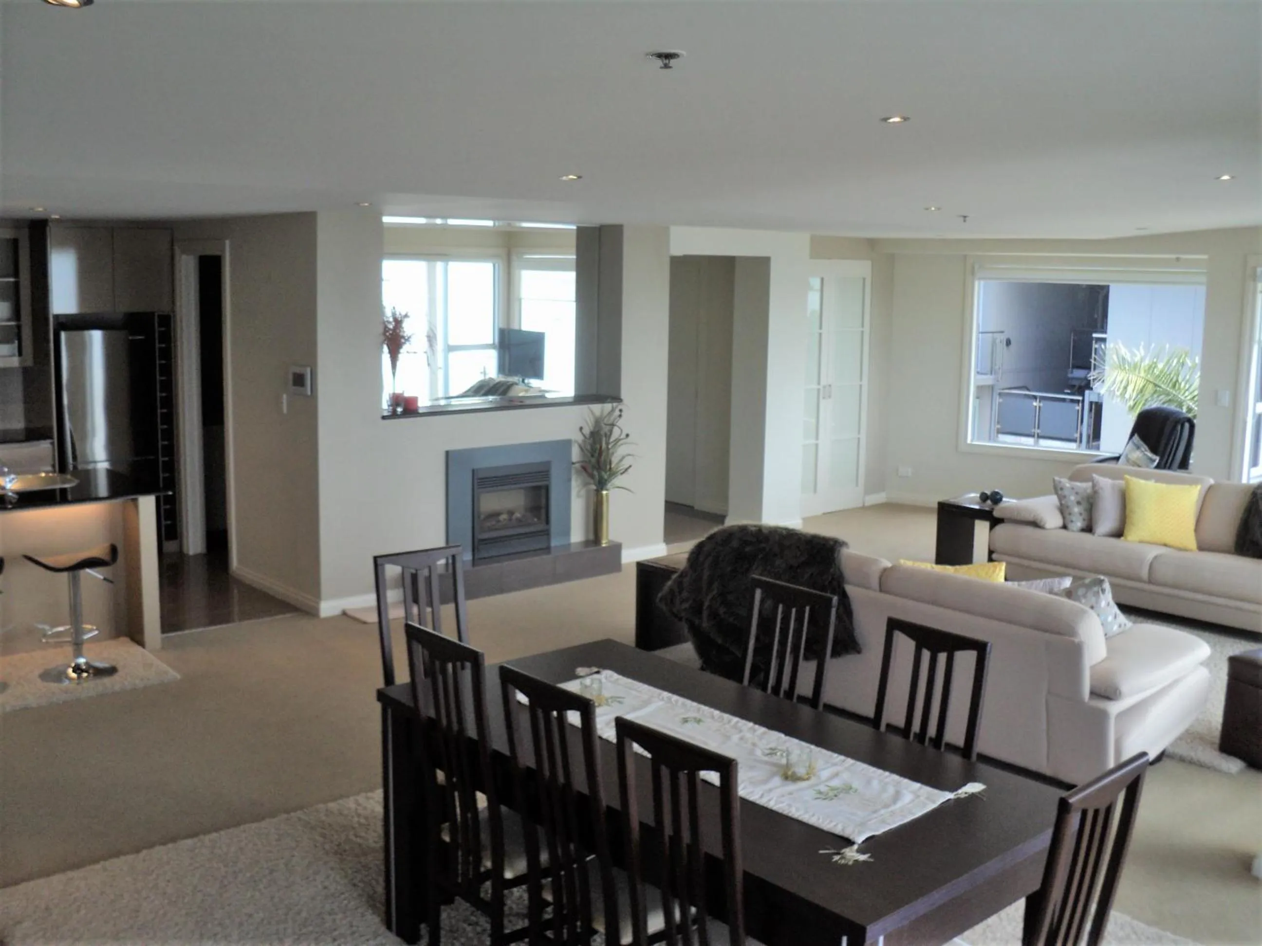 Seating area in Edgewater Palms Apartments