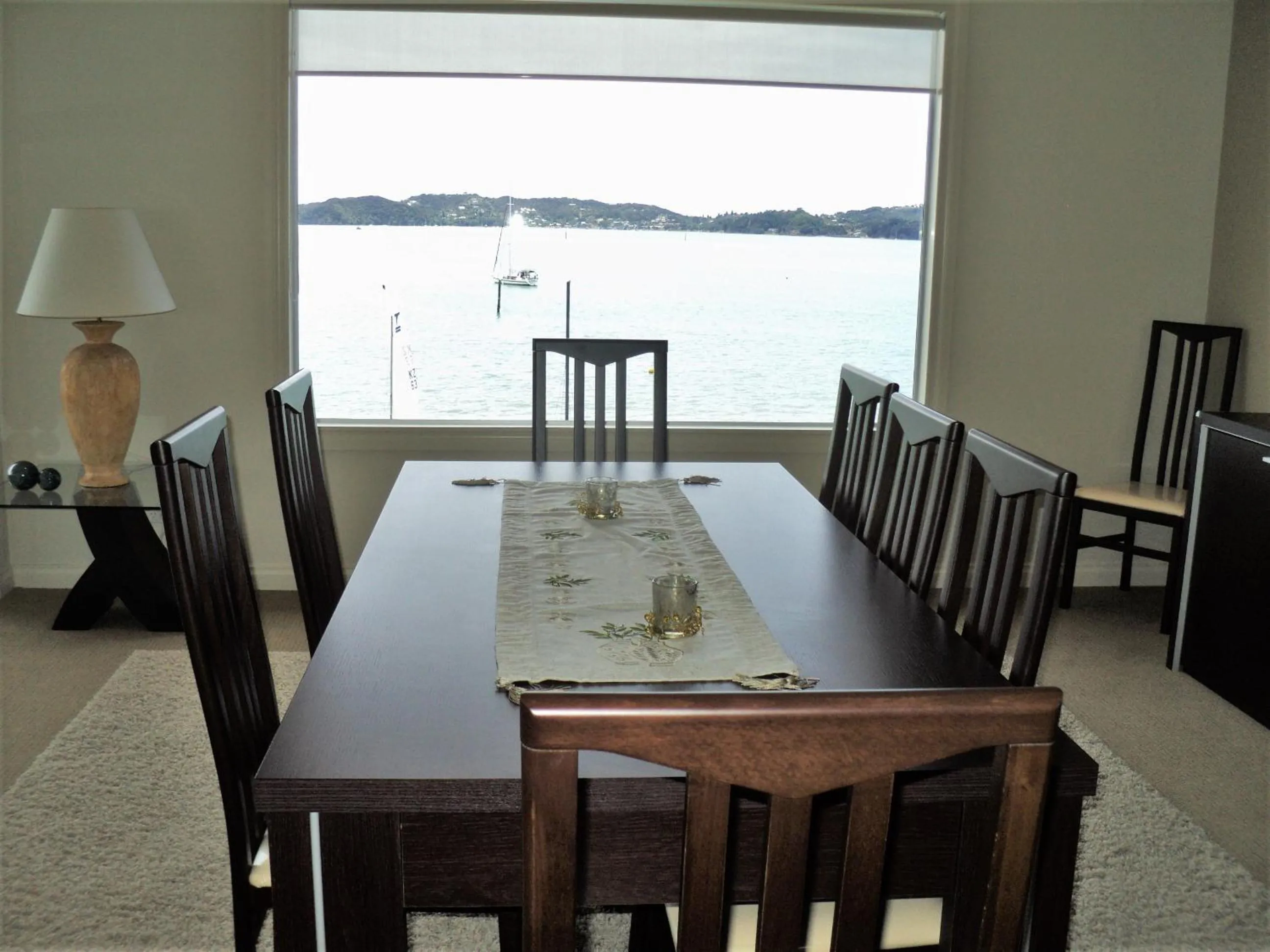 Dining area in Edgewater Palms Apartments